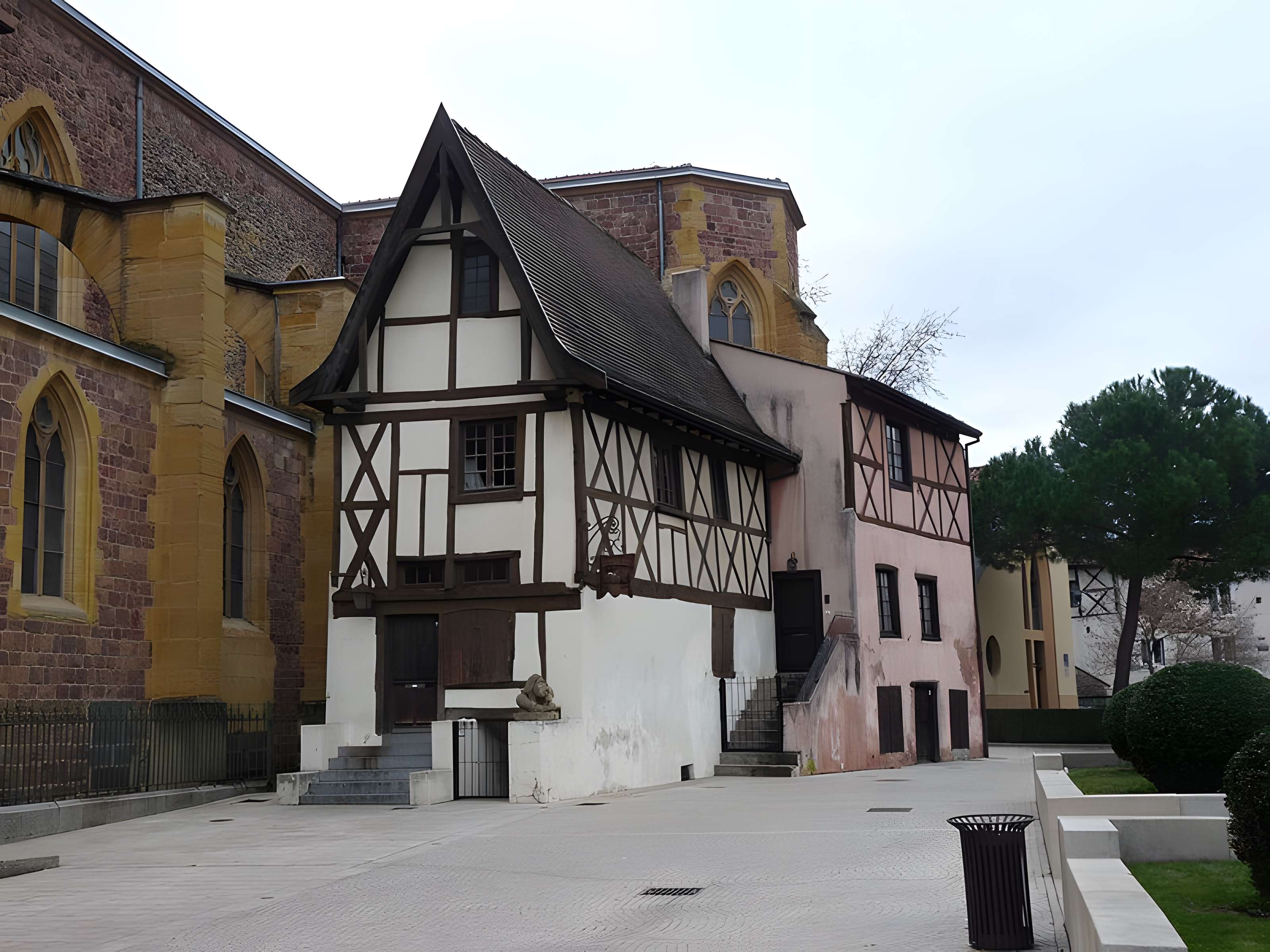 Maison à pans de bois, 2 Rue Jean-Baptiste-Salle à Roanne