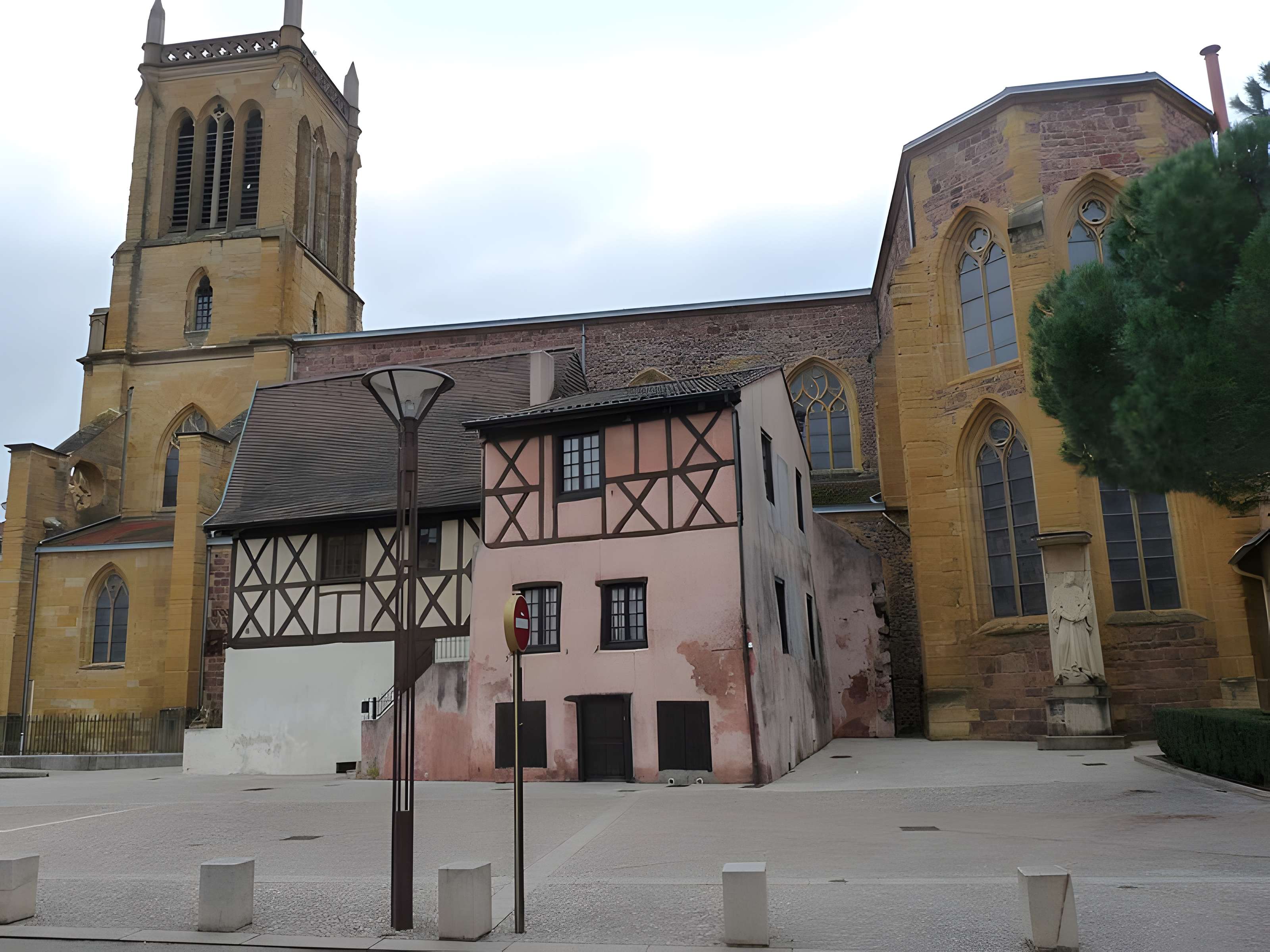 Maison à pans de bois, 2 Rue Jean-Baptiste-Salle à Roanne