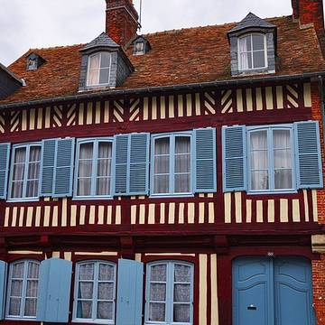 Maison à pans de bois, 60 Rue Saint-Michel à Pont-lÉvêque