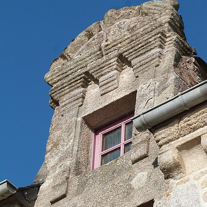 Photo de Maison à porte à fronton à Collinée