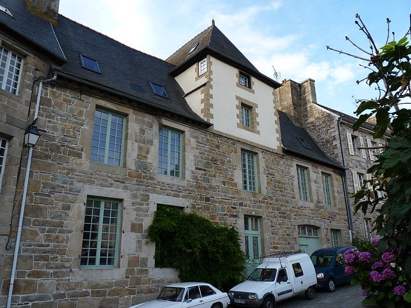 Photo de Maison à tour carrée, 7 Place Yves-Le-Trocquer à Pontrieux