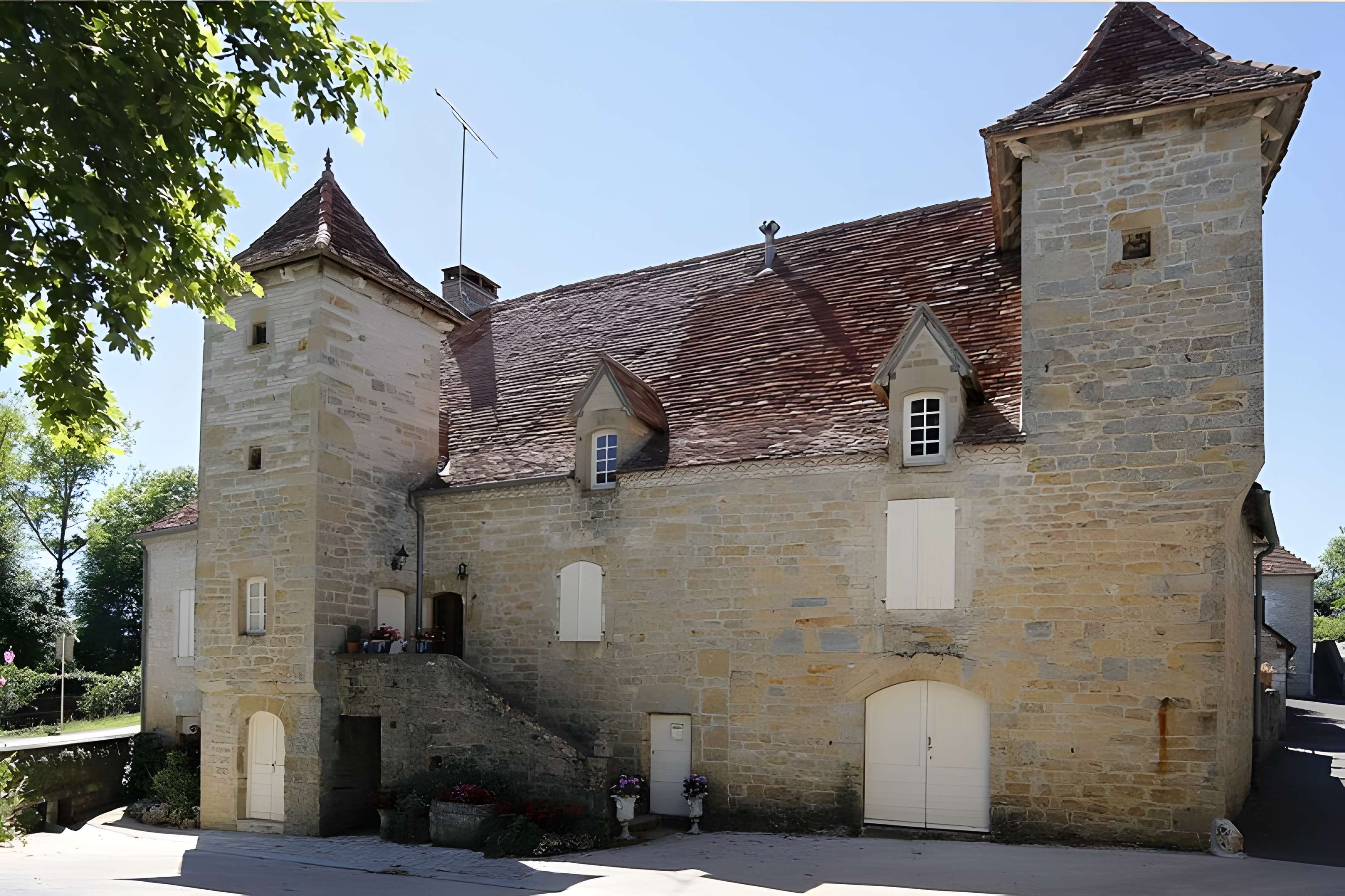 Maison à tourelles à Rignac 