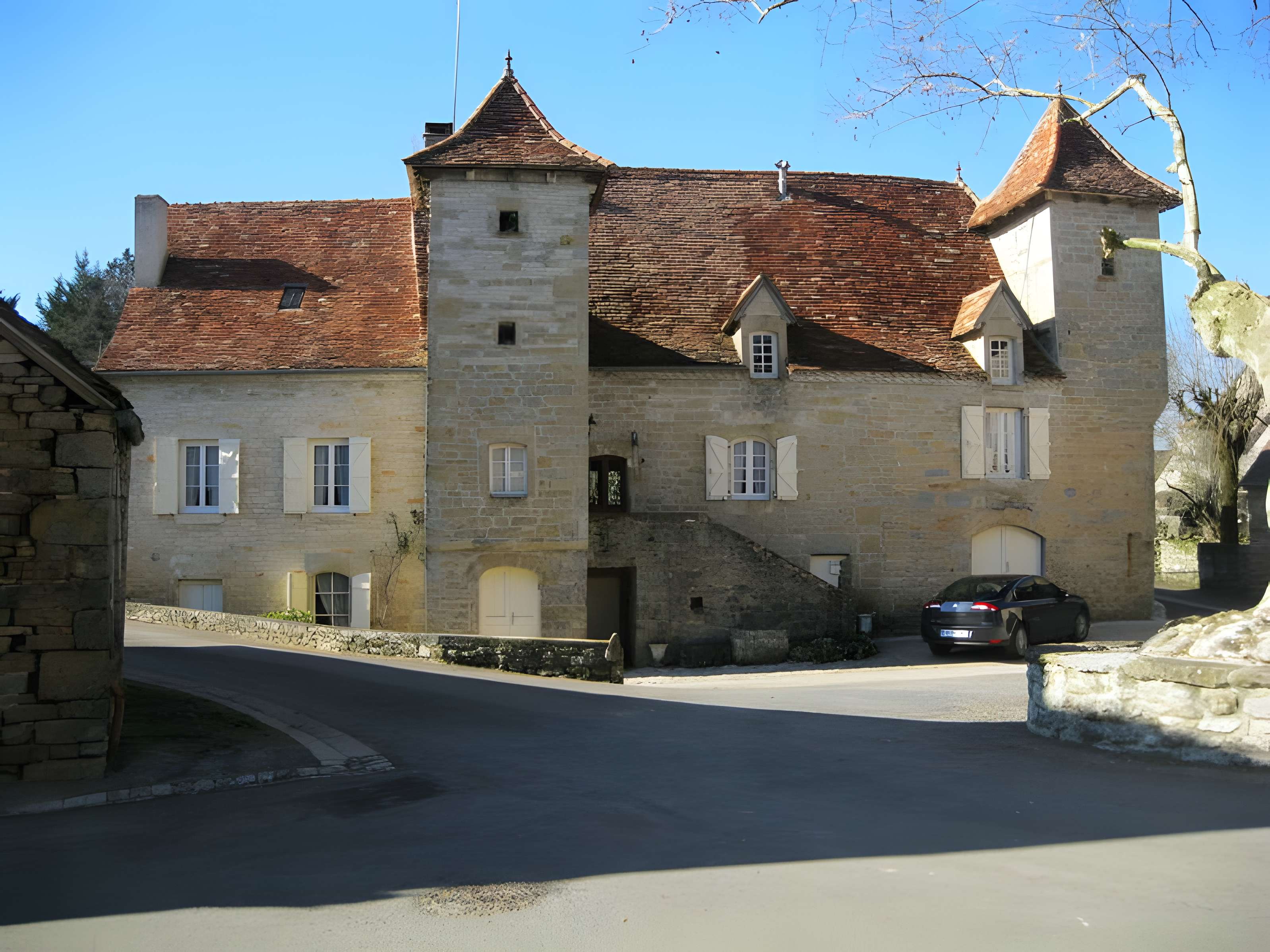Maison à tourelles à Rignac