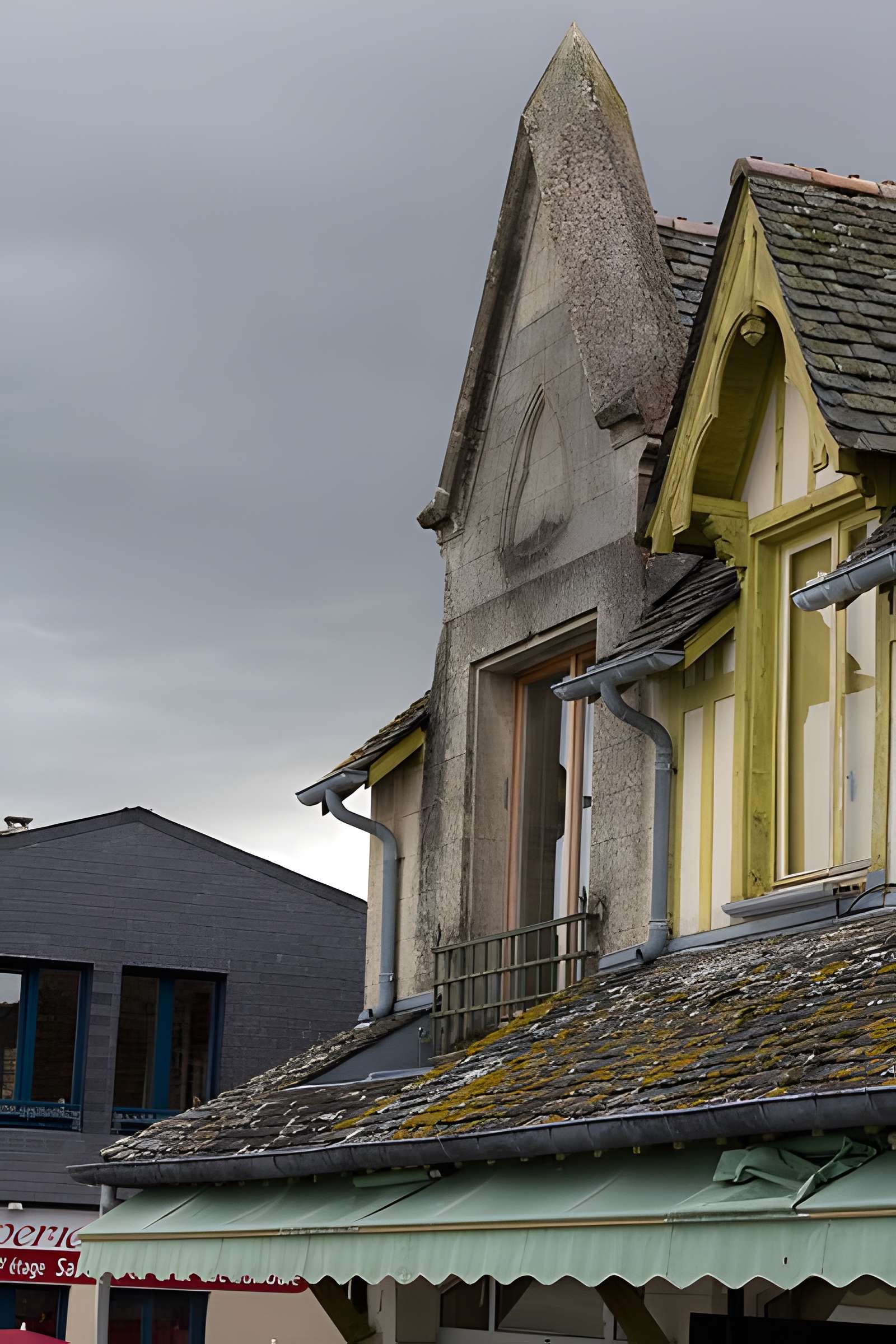 Maison adossée aux remparts au Mont-Saint-Michel 