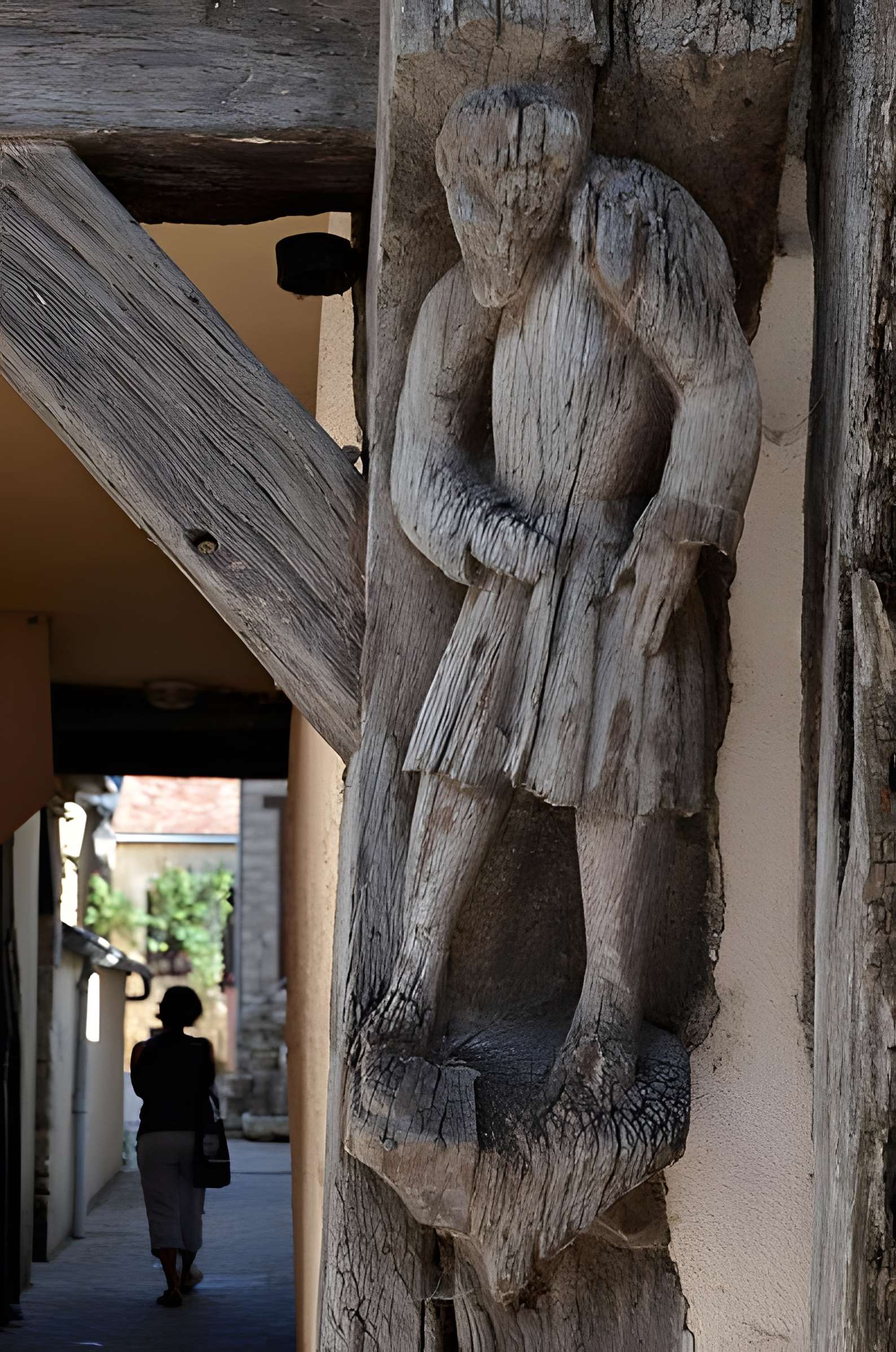 Maison au poteau sculpté à La Ferté-Bernard 