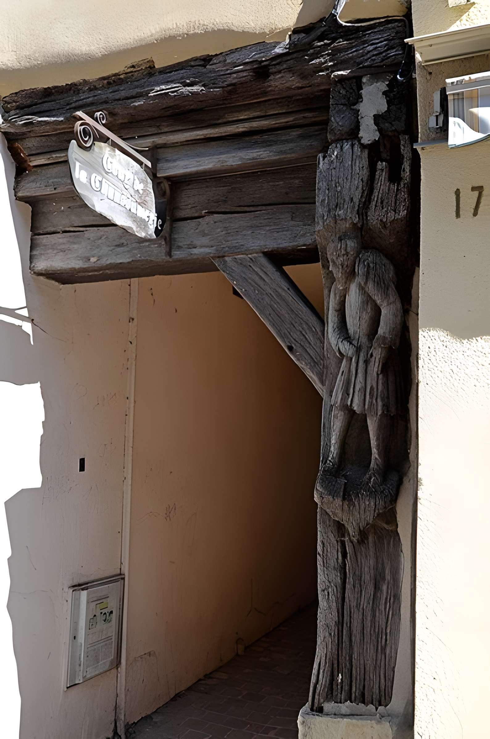 Maison au poteau sculpté à La Ferté-Bernard