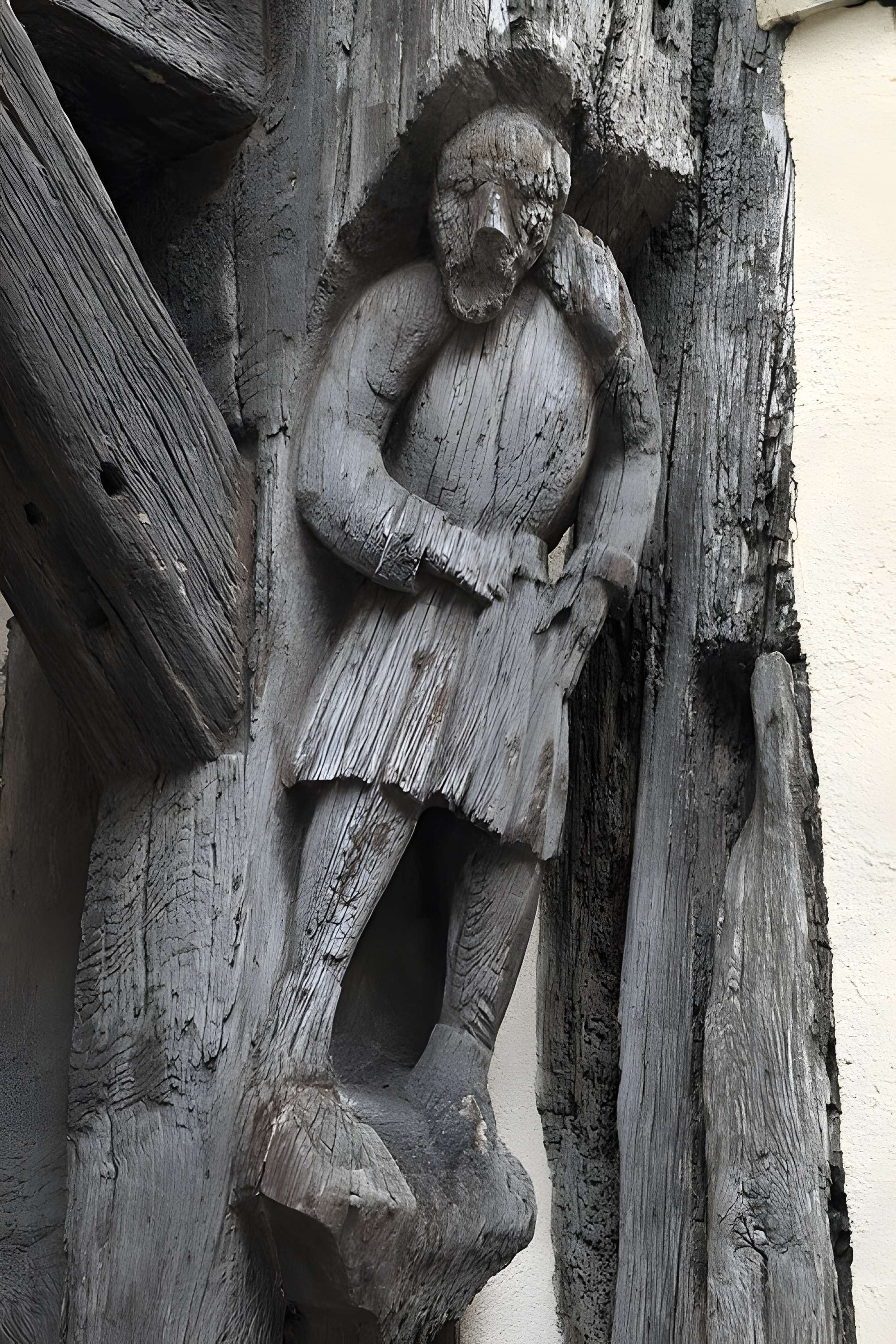 Maison au poteau sculpté à La Ferté-Bernard