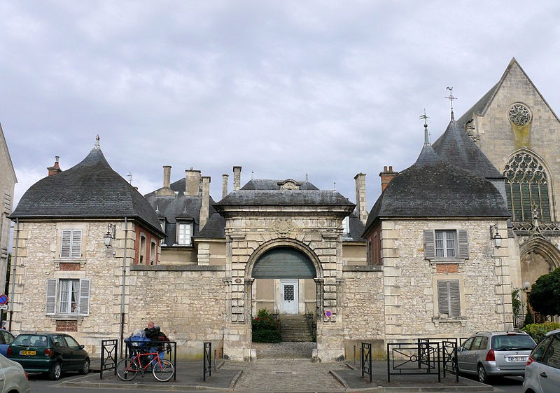 Photo de Maison de la chanoinesse des Bénédictines de Saint-Laurent à Bourges