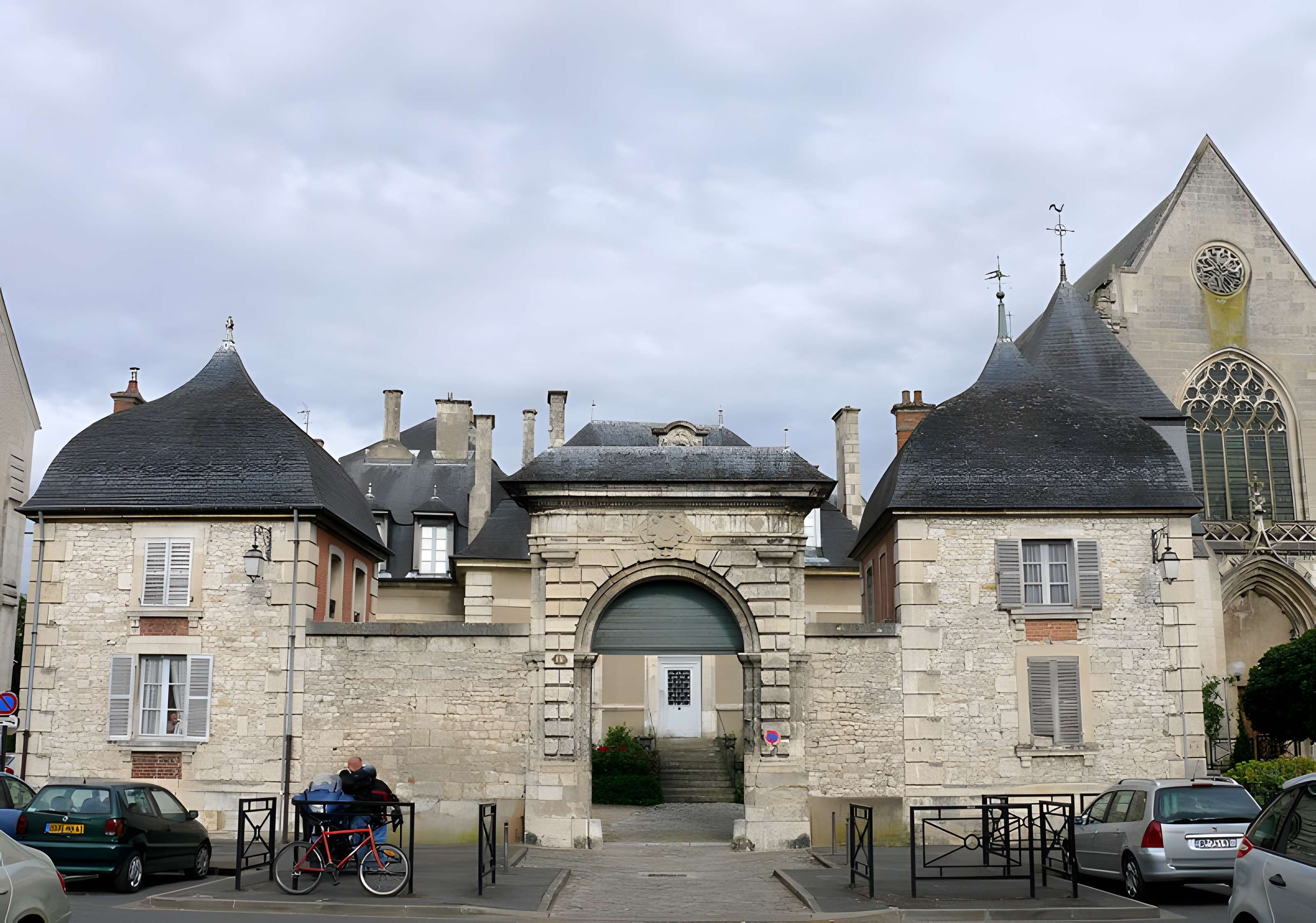 Maison de la chanoinesse des Bénédictines de Saint-Laurent à Bourges 