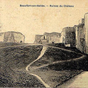 Château de Beaufort-en-Vallée ruines