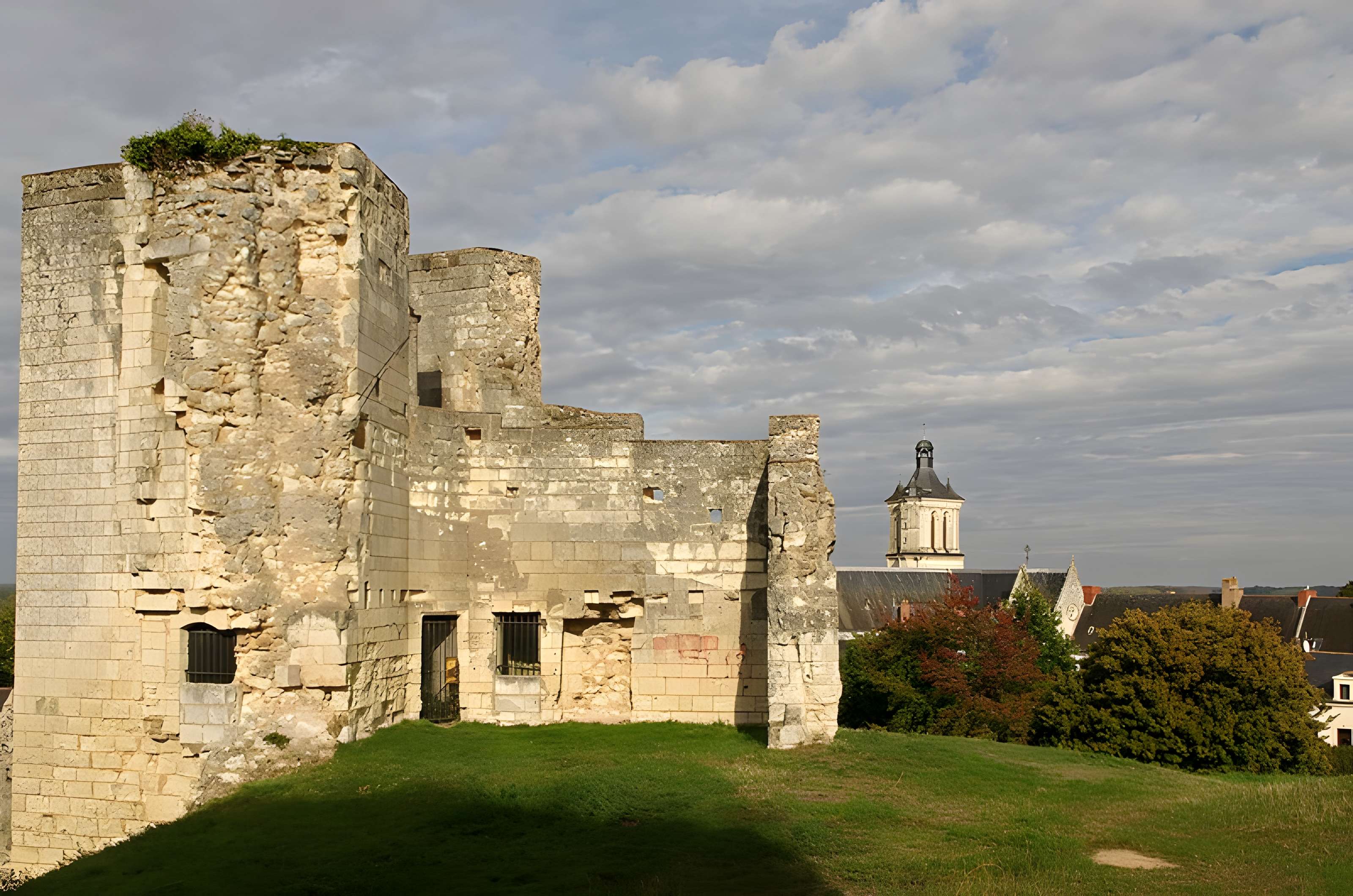 Château de Beaufort-en-Vallée (ruines)