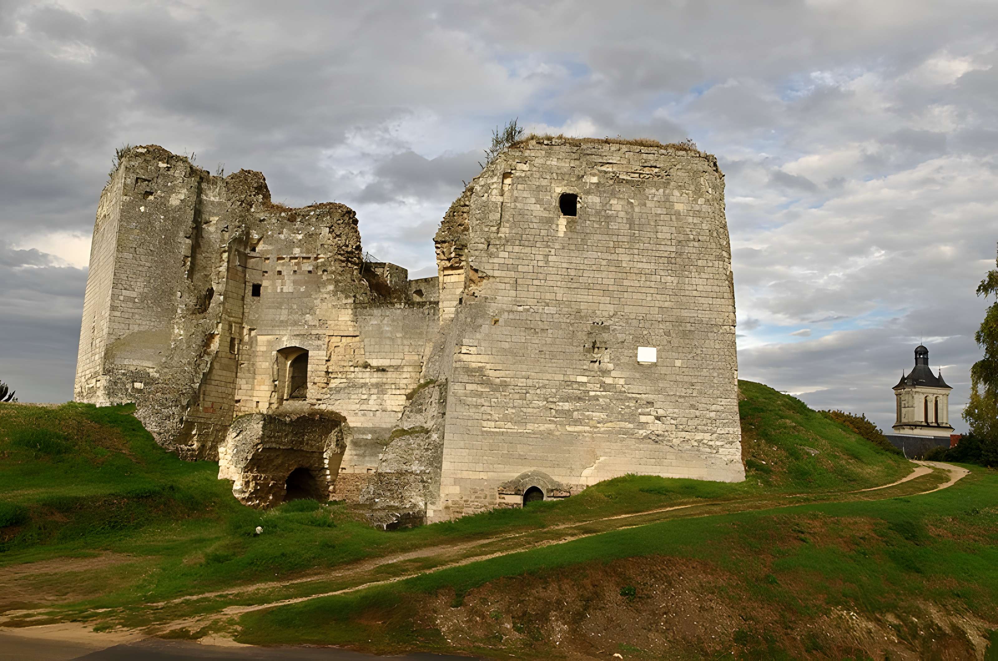 Château de Beaufort-en-Vallée (ruines)