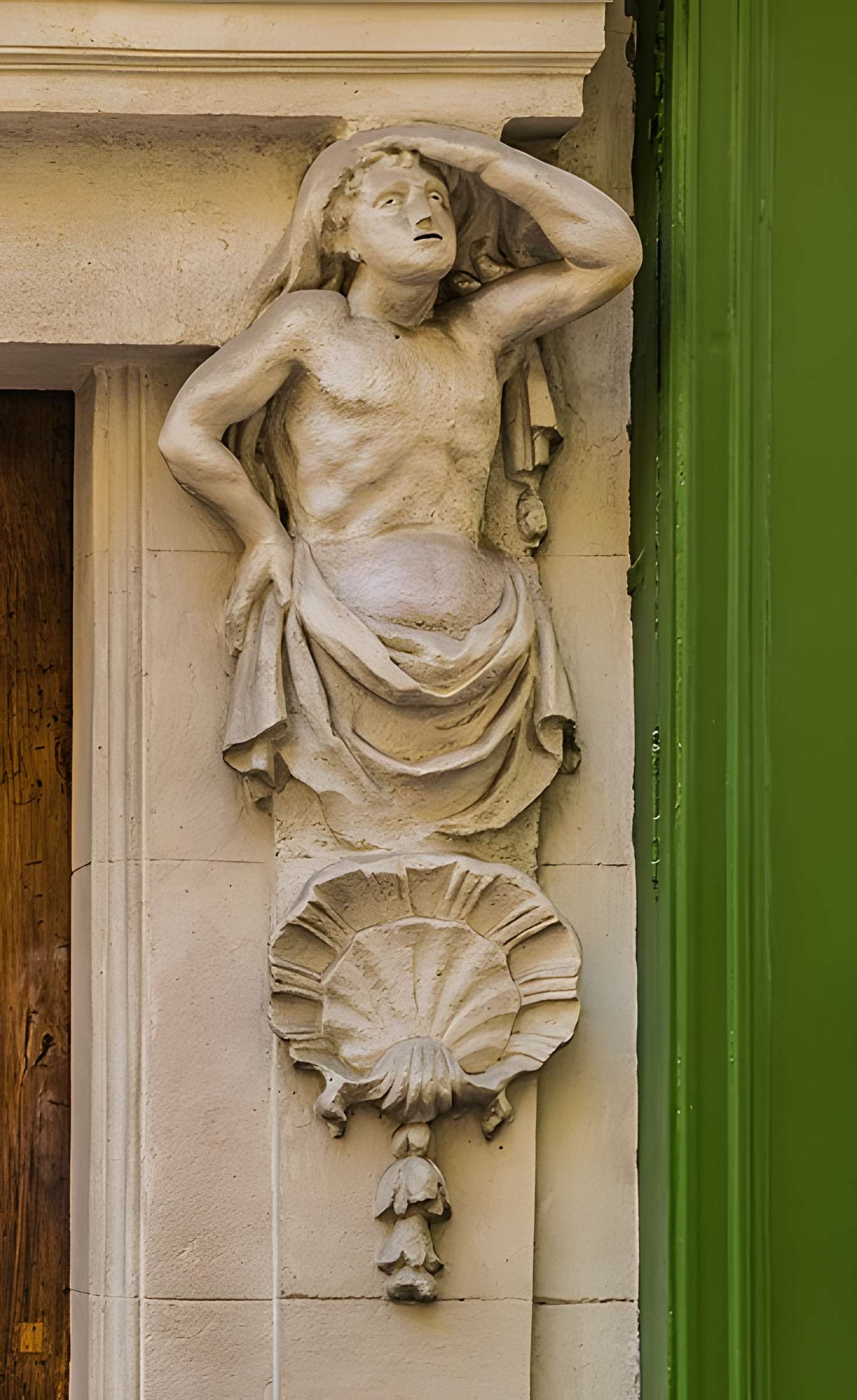 Maison des Atlantes à Nîmes