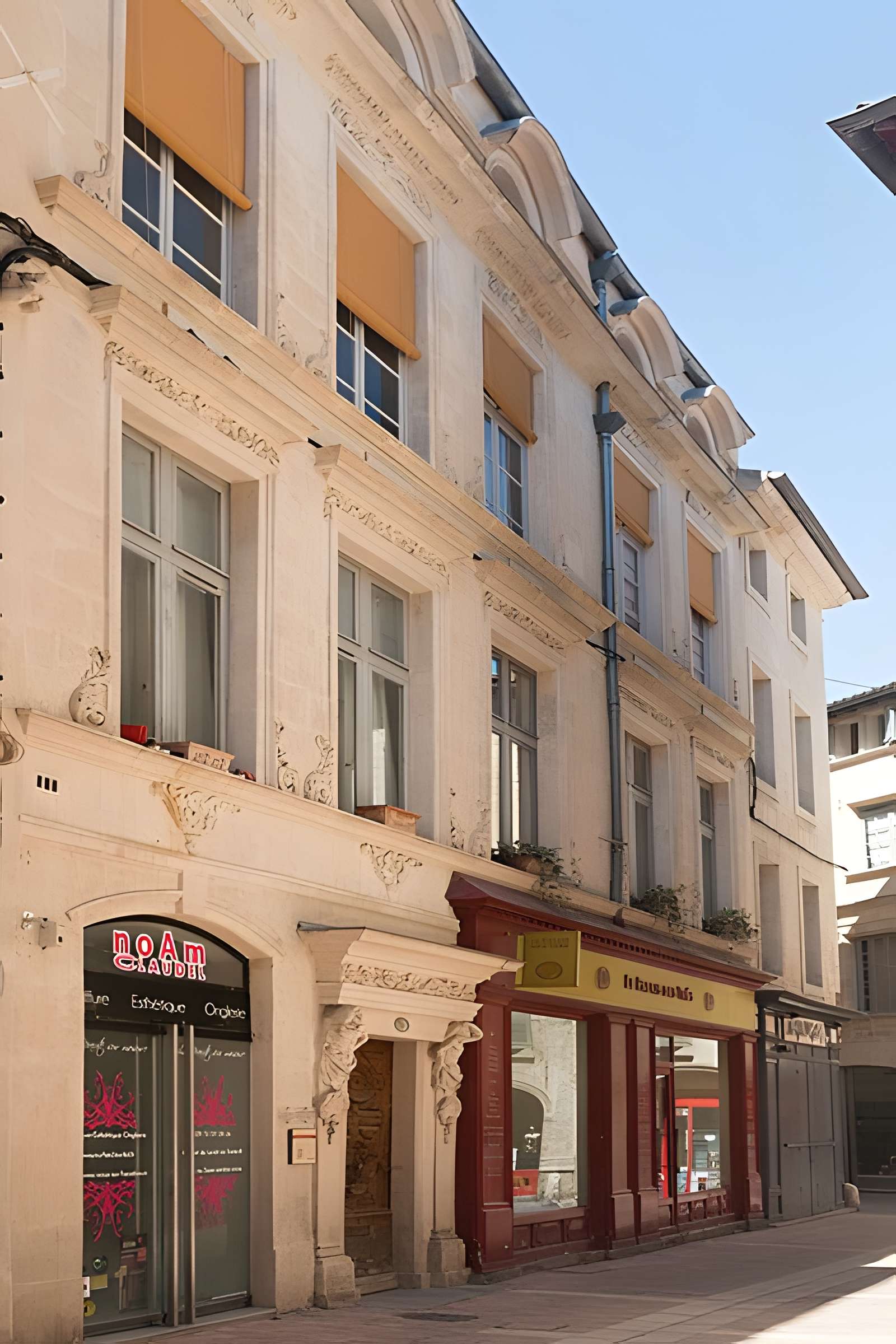 Maison des Atlantes à Nîmes