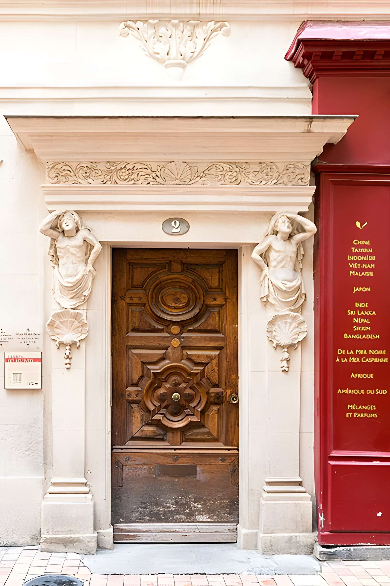Maison des Atlantes à Nîmes