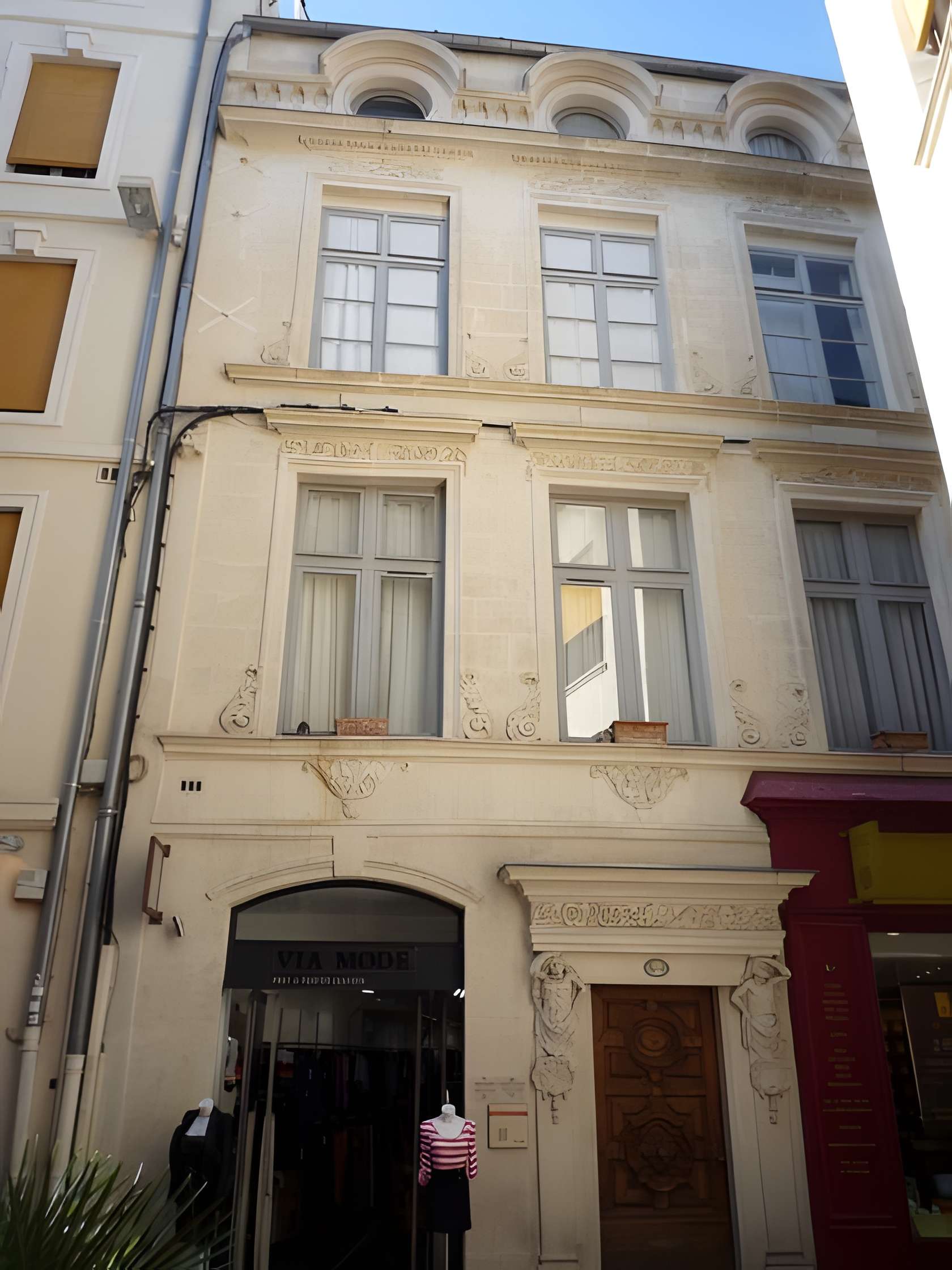 Maison des Atlantes à Nîmes 