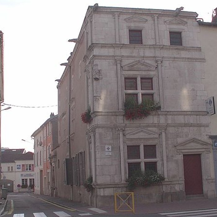 Photo de Maison des Loups à Charmes