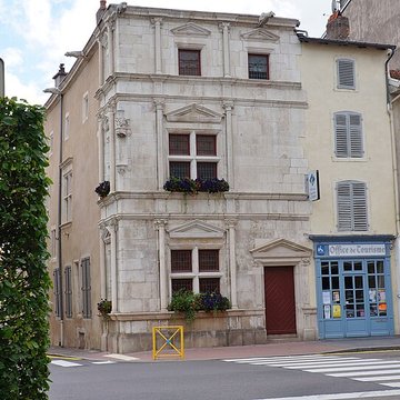 Maison des Loups à Charmes
