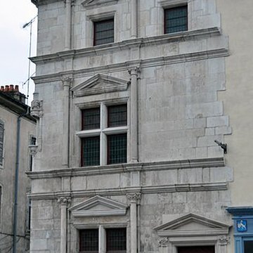 Maison des Loups à Charmes