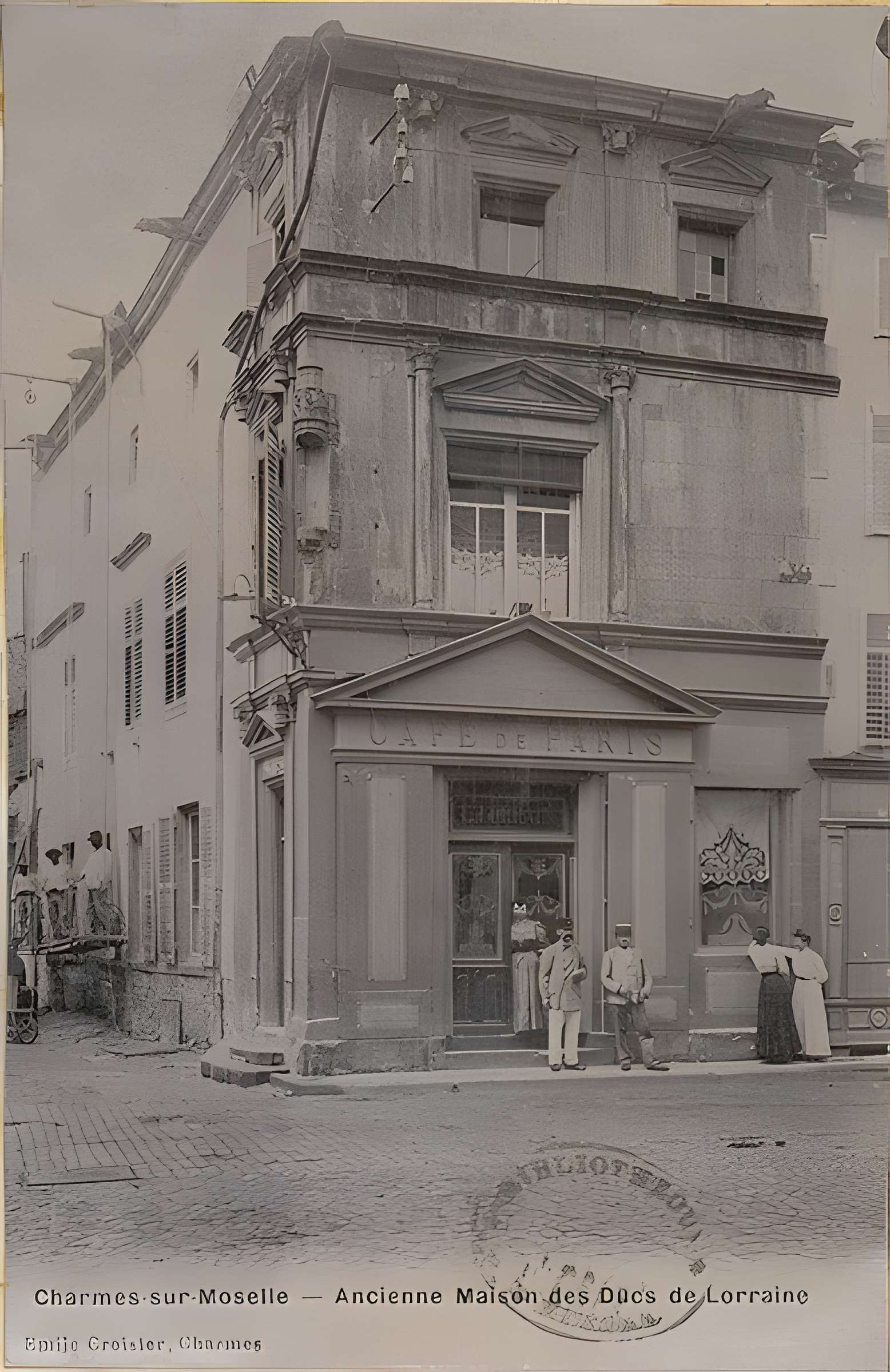 Maison des Loups à Charmes