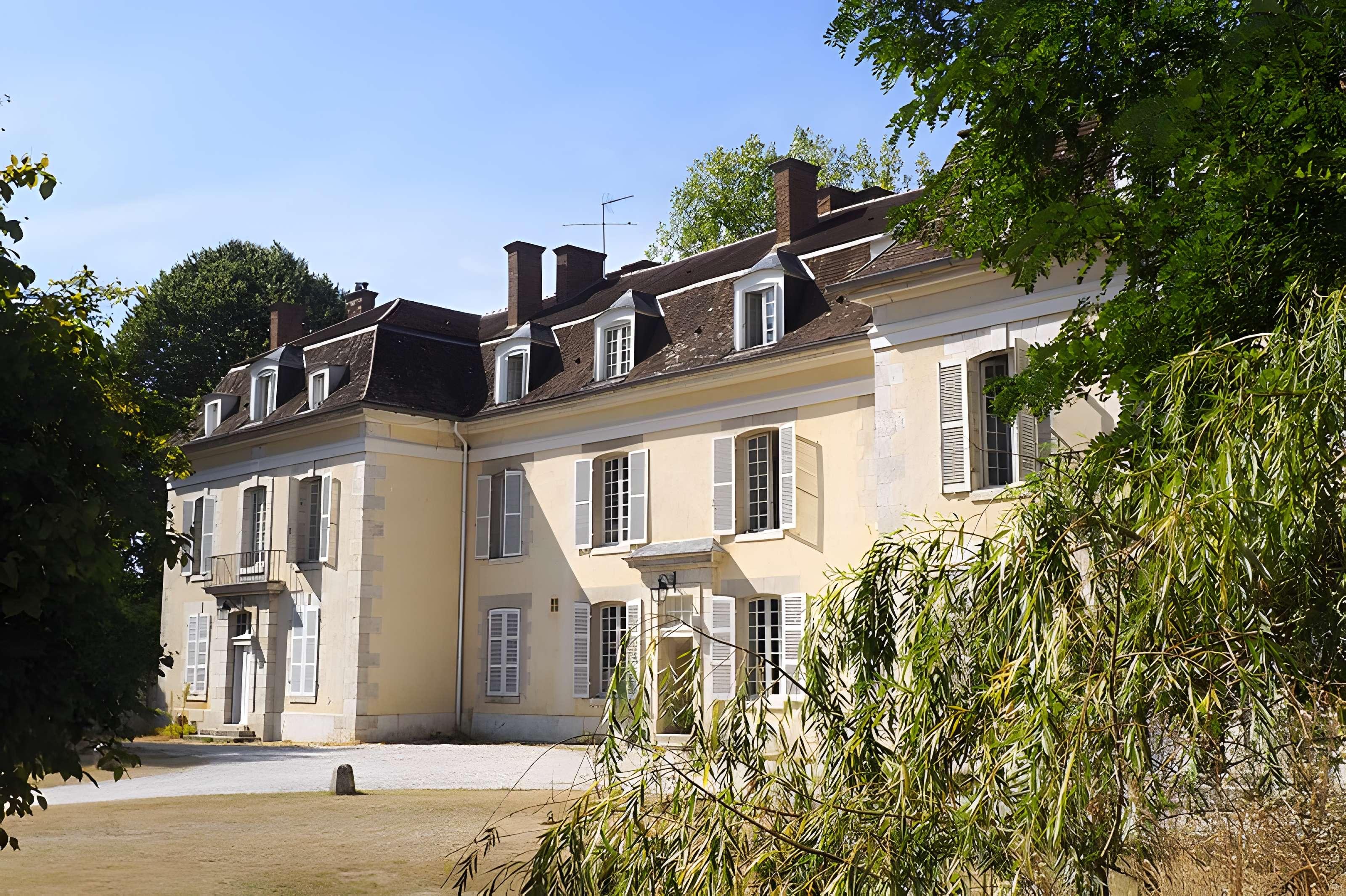 Maison des seigneurs du canal à Cepoy