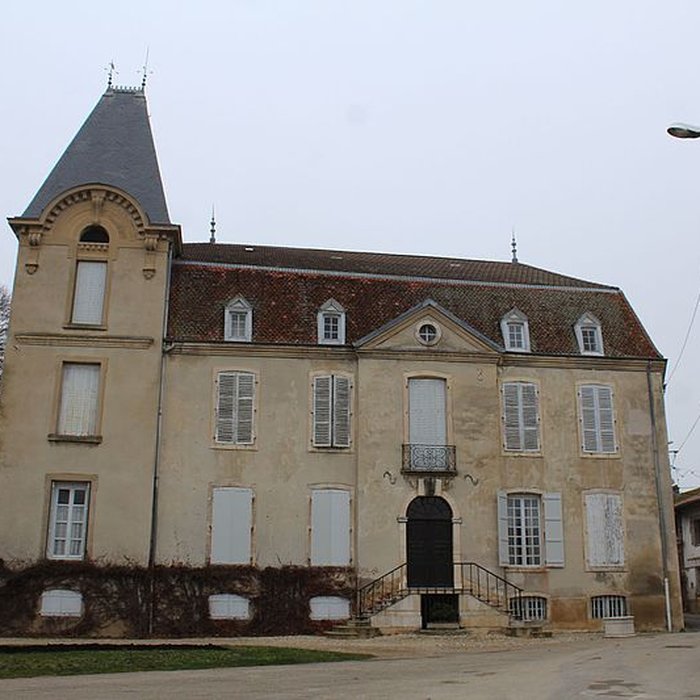 Photo de Maison dite le chapître à Neuville-les-Dames