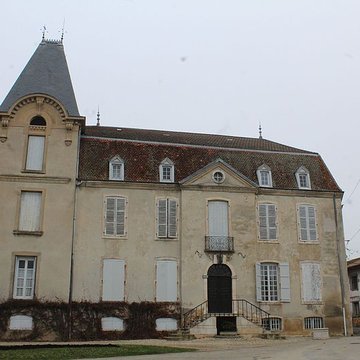 Maison dite le chapître à Neuville-les-Dames