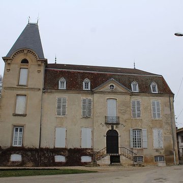 Maison dite le chapître à Neuville-les-Dames