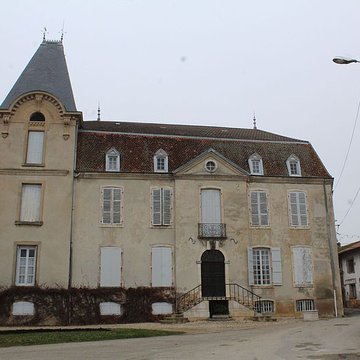Maison dite le chapître à Neuville-les-Dames