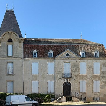 Maison dite le chapître à Neuville-les-Dames