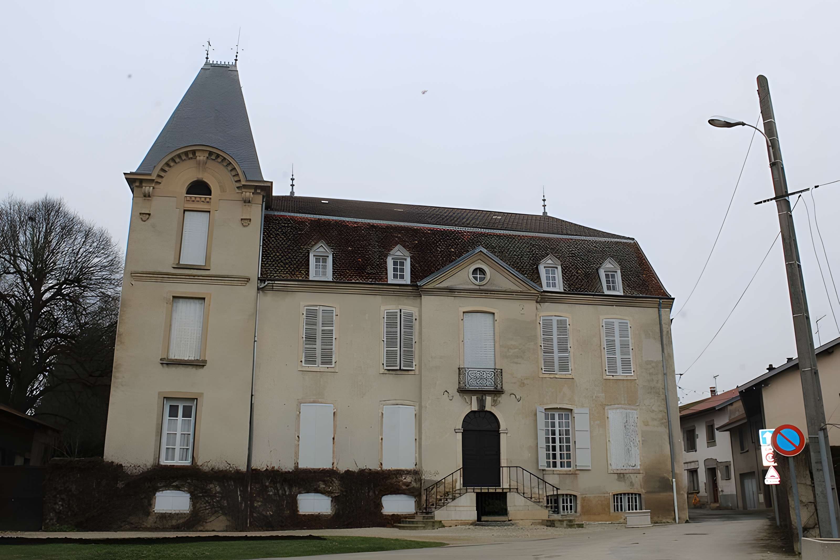 Maison dite le chapître à Neuville-les-Dames