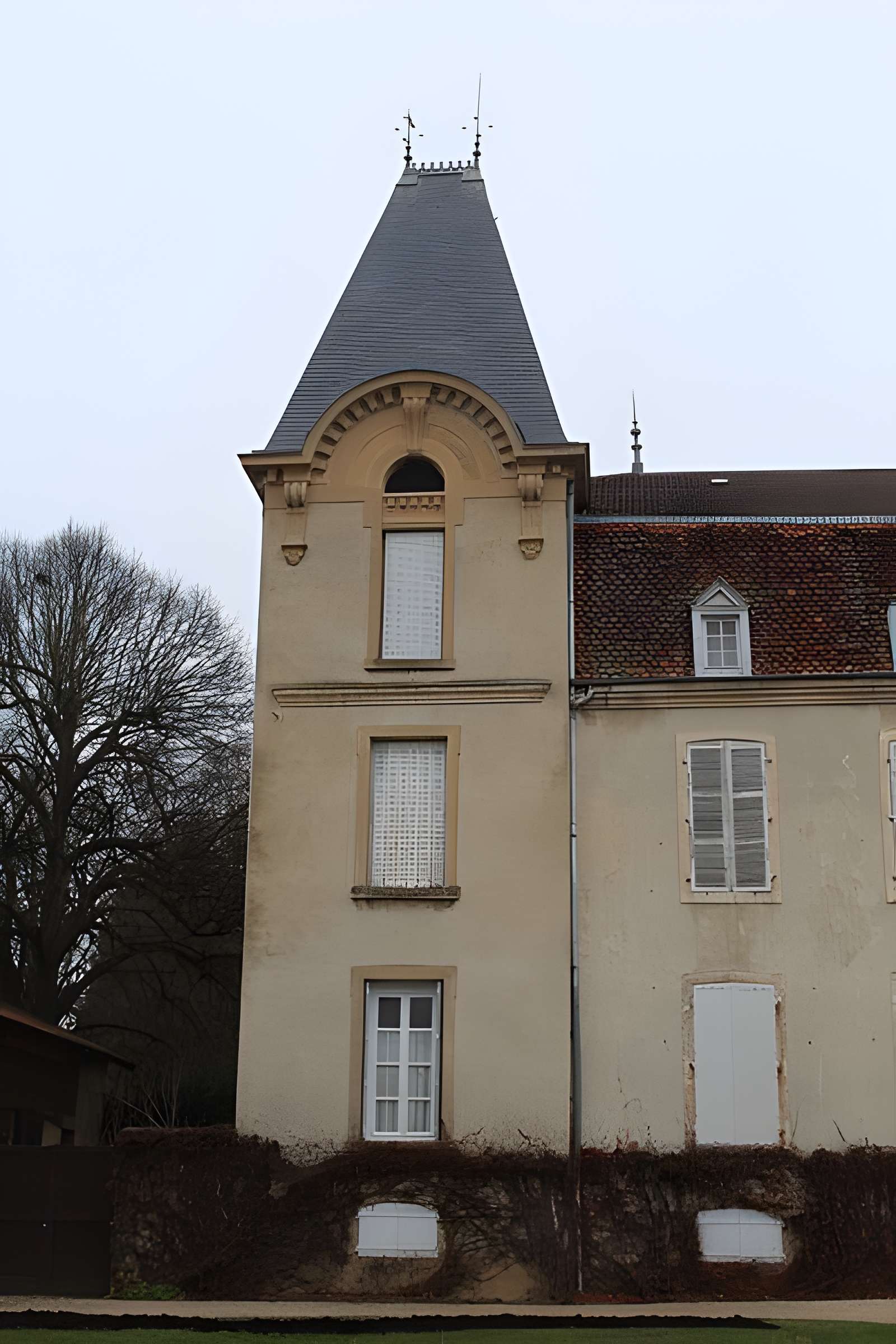 Maison dite le chapître à Neuville-les-Dames