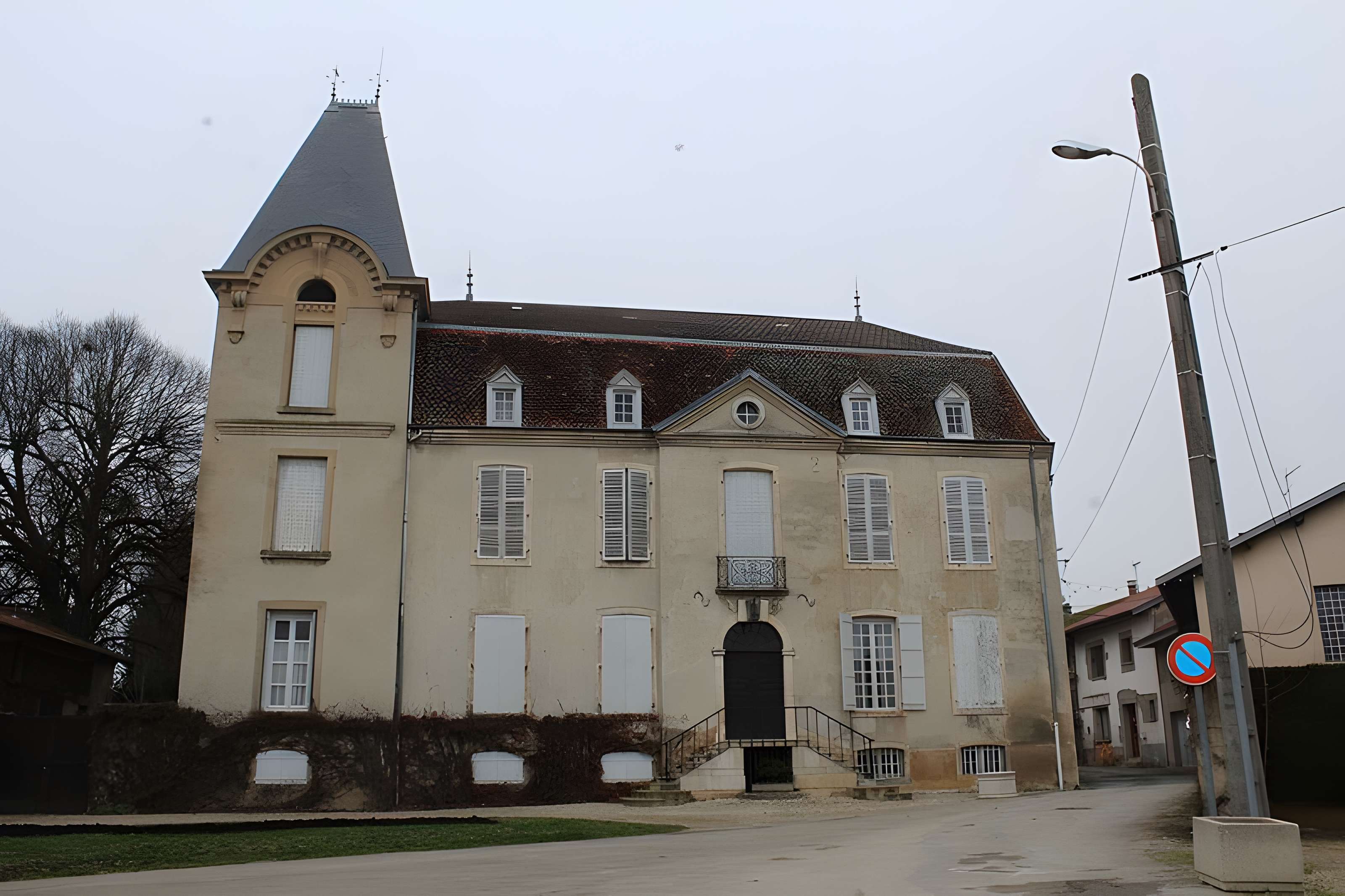 Maison dite le chapître à Neuville-les-Dames