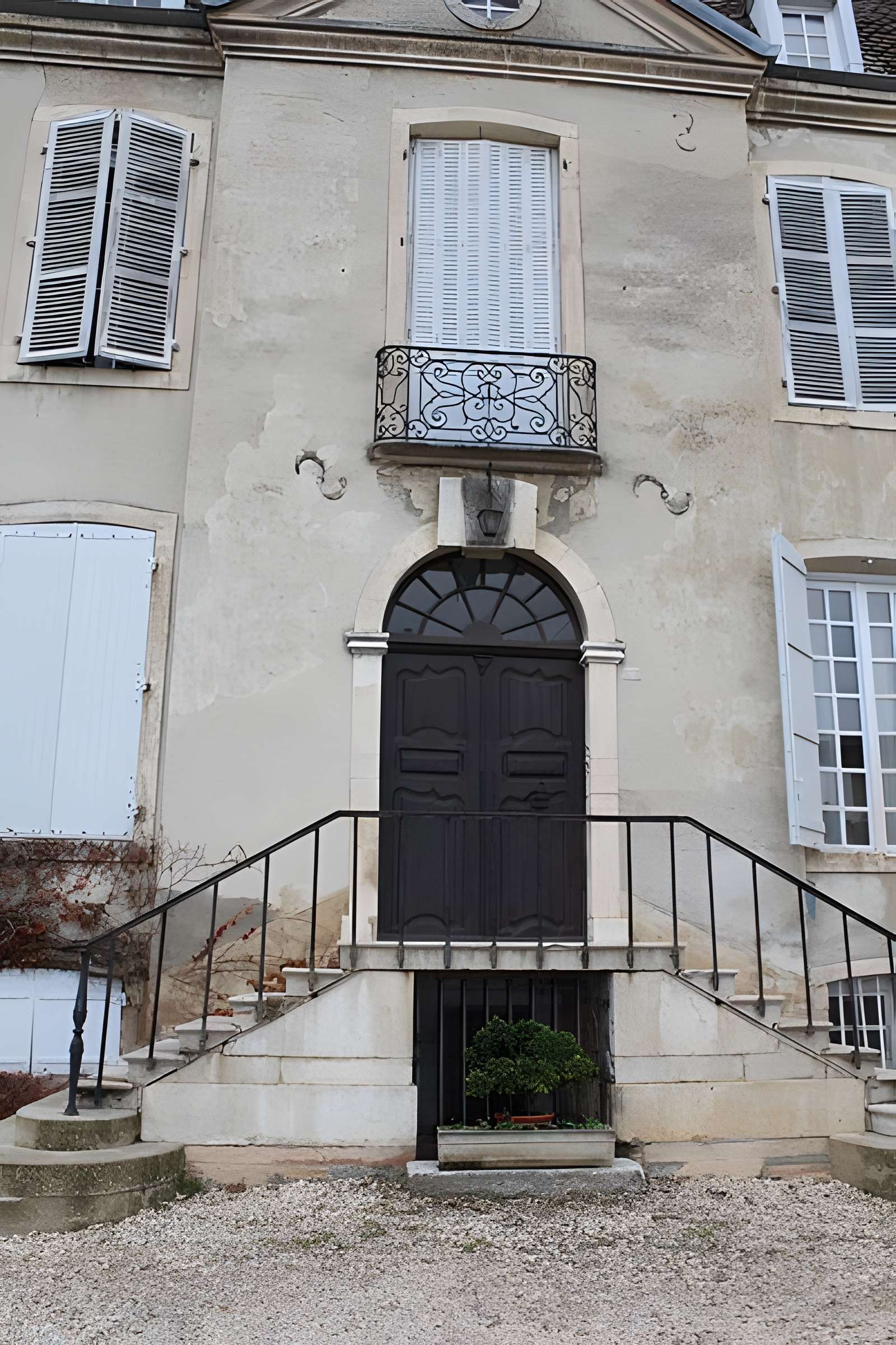 Maison dite le chapître à Neuville-les-Dames