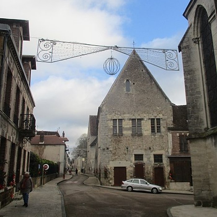Photo de Maison du Chapitre de Saint-Julien-du-Sault