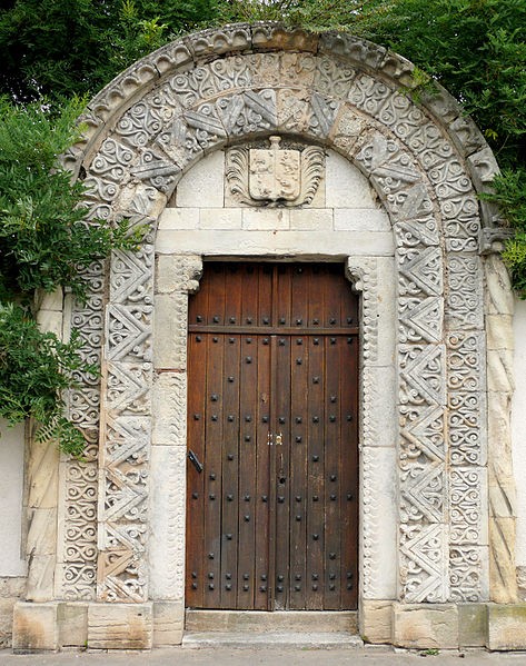Photo de Maison du Château et porte romane à Bourges