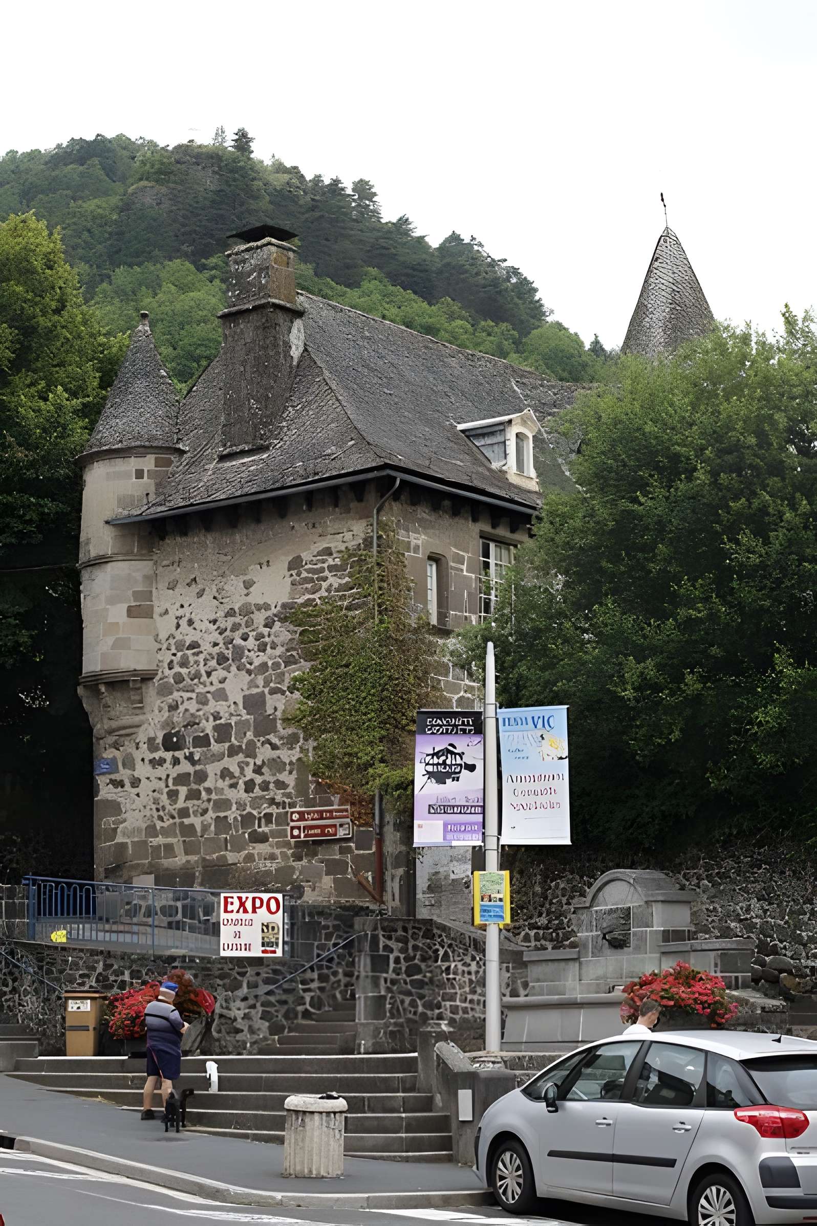 Maison du chevalier des Huttes à Vic-sur-Cère 