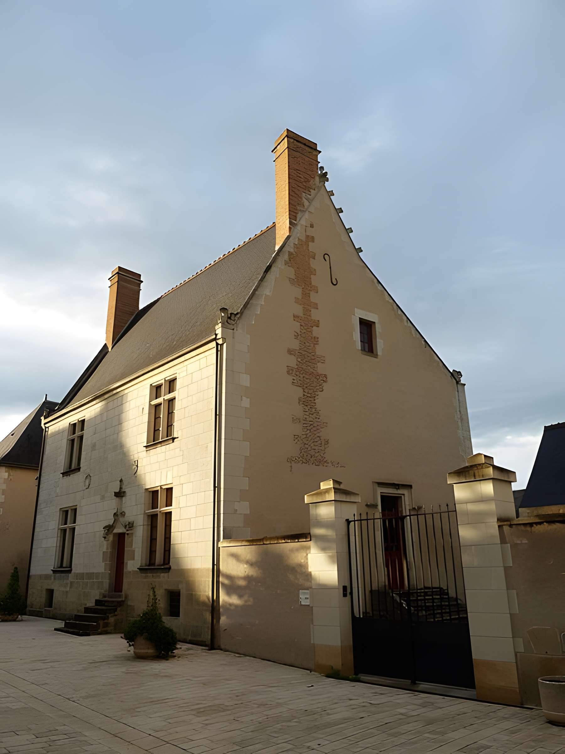 Maison du Dauphin à Sainte-Catherine-de-Fierbois