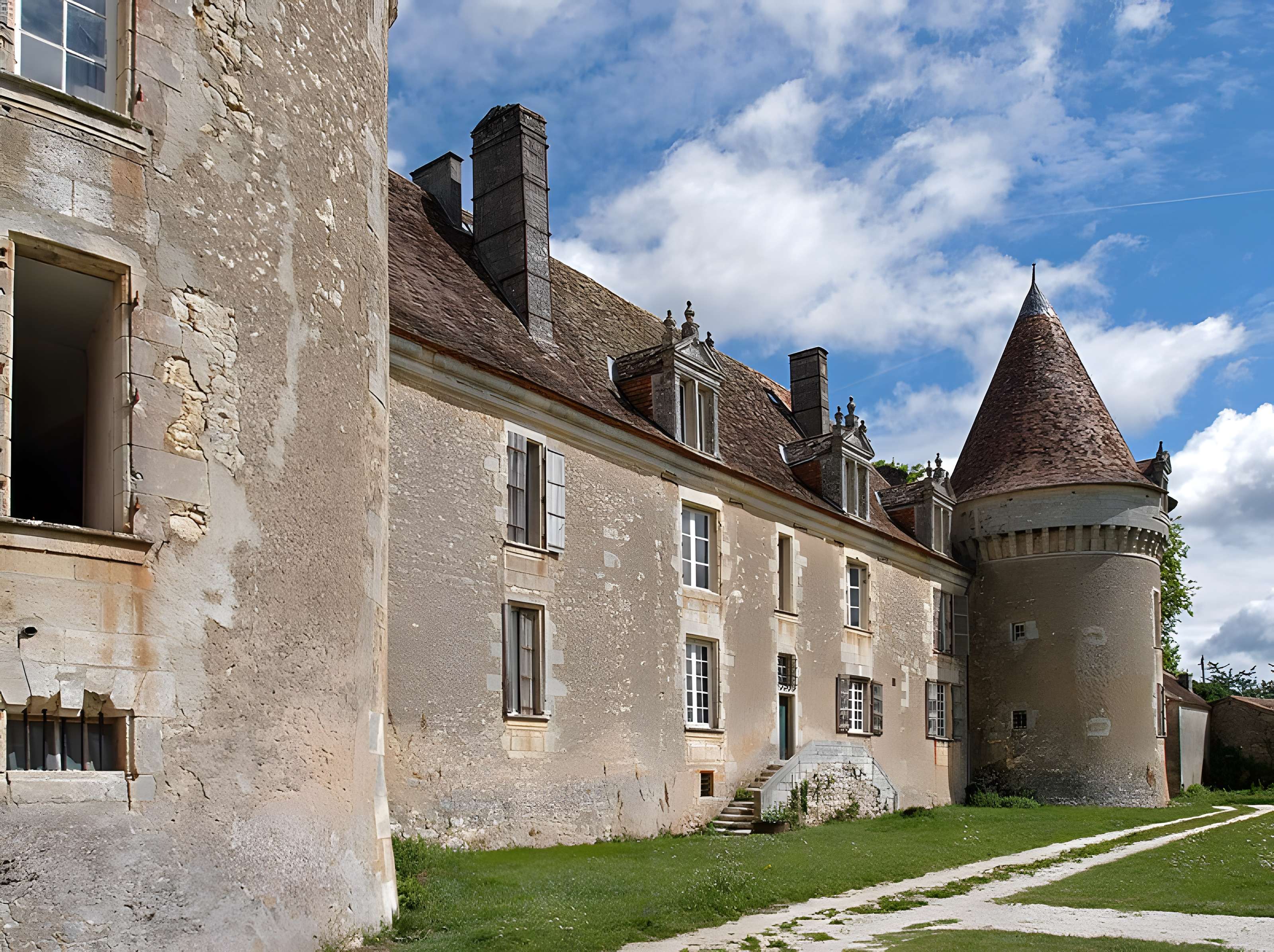 Château de Beauvais à Lussas et Nontronneau