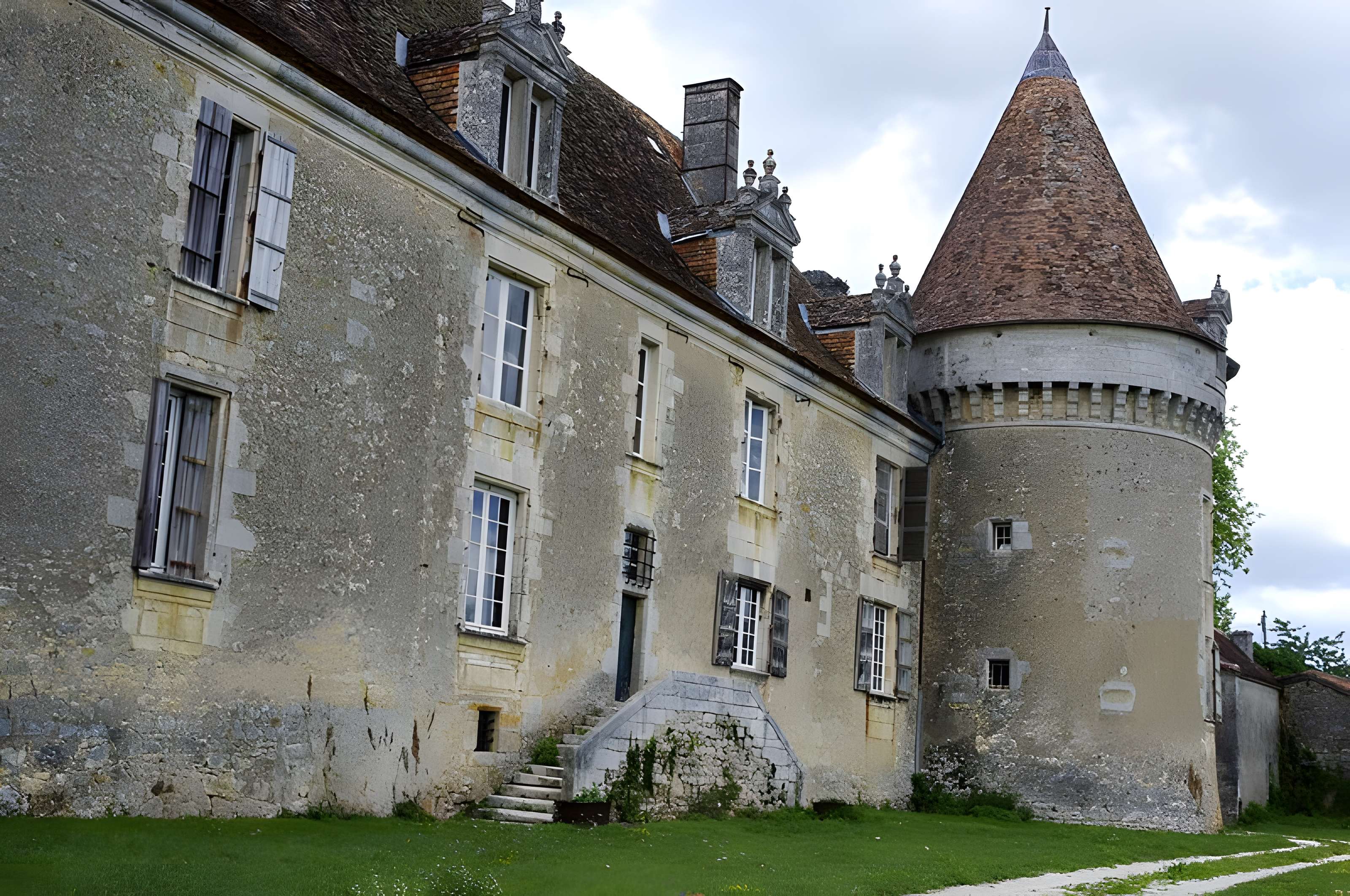 Château de Beauvais à Lussas et Nontronneau