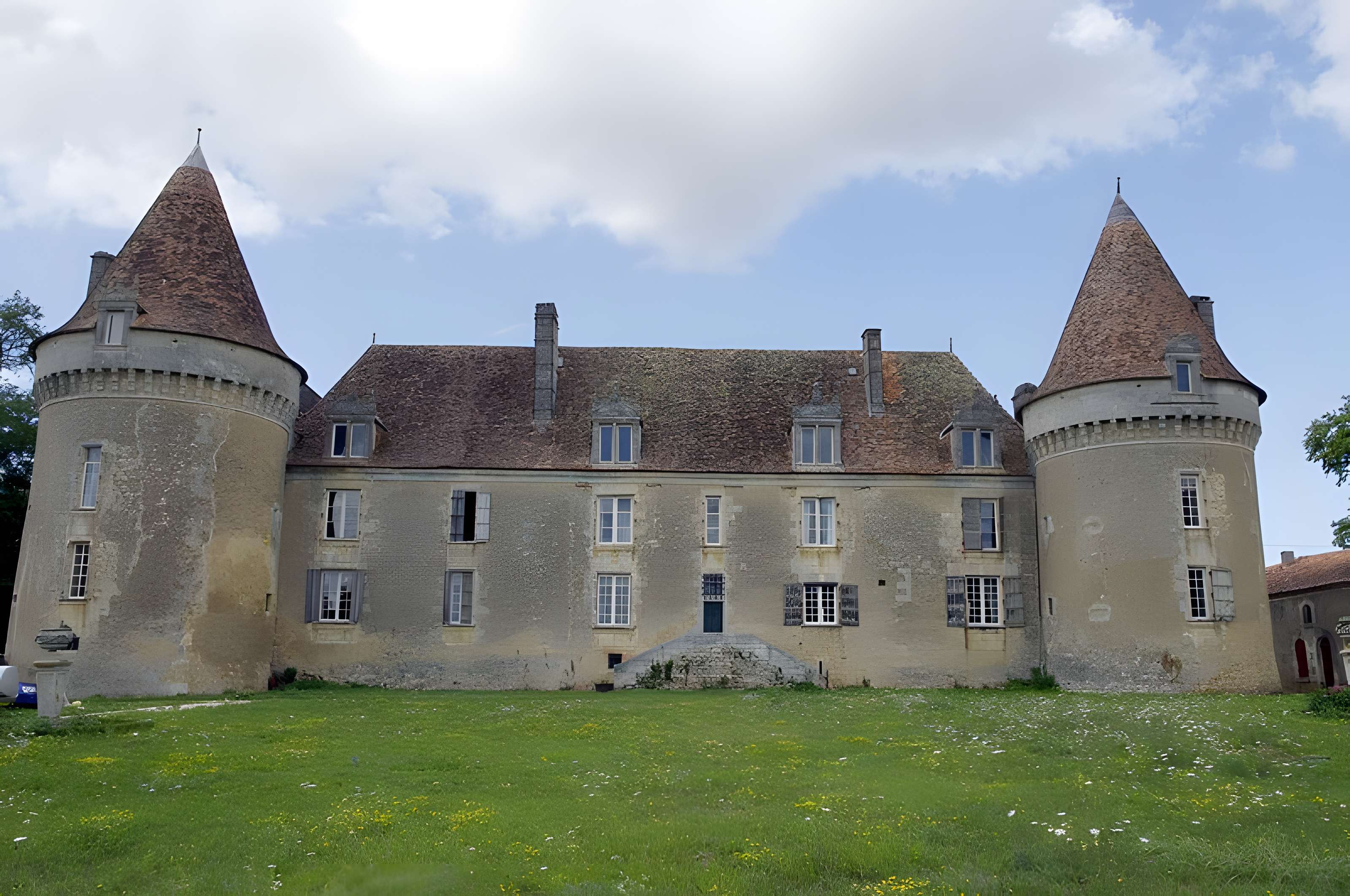 Château de Beauvais à Lussas et Nontronneau