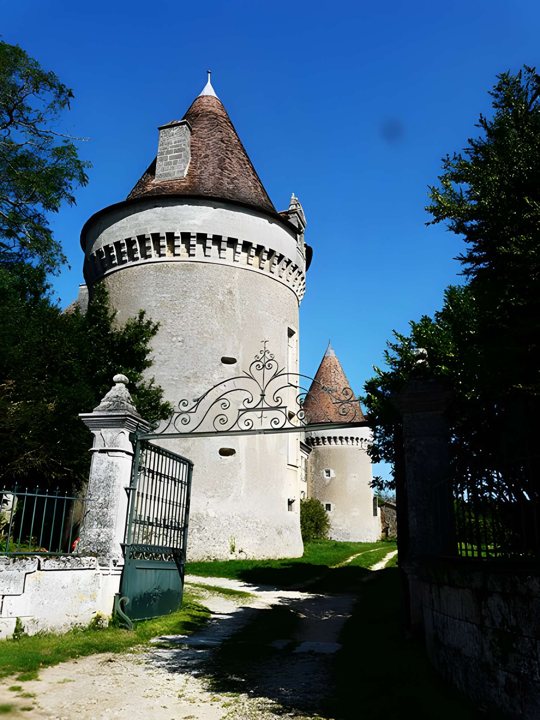 Château de Beauvais à Lussas et Nontronneau