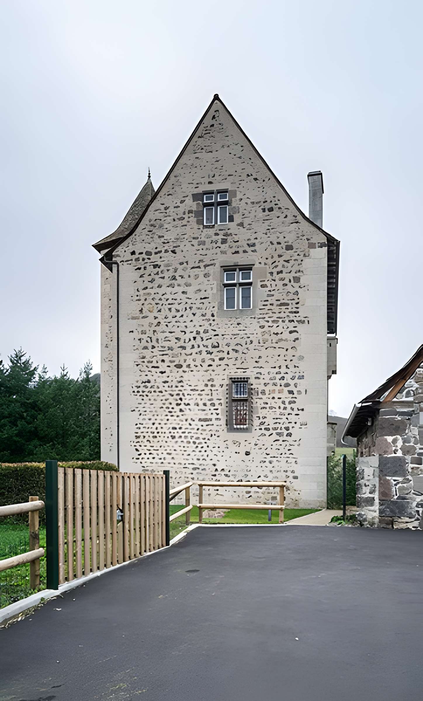 Maison du XVe siècle à Brommat