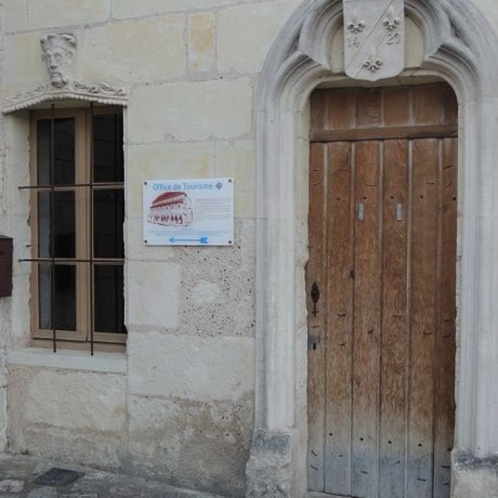 Photo de Maison du XVIe siècle 52 Place Georges-Clemenceau à Montoire-sur-le-Loir