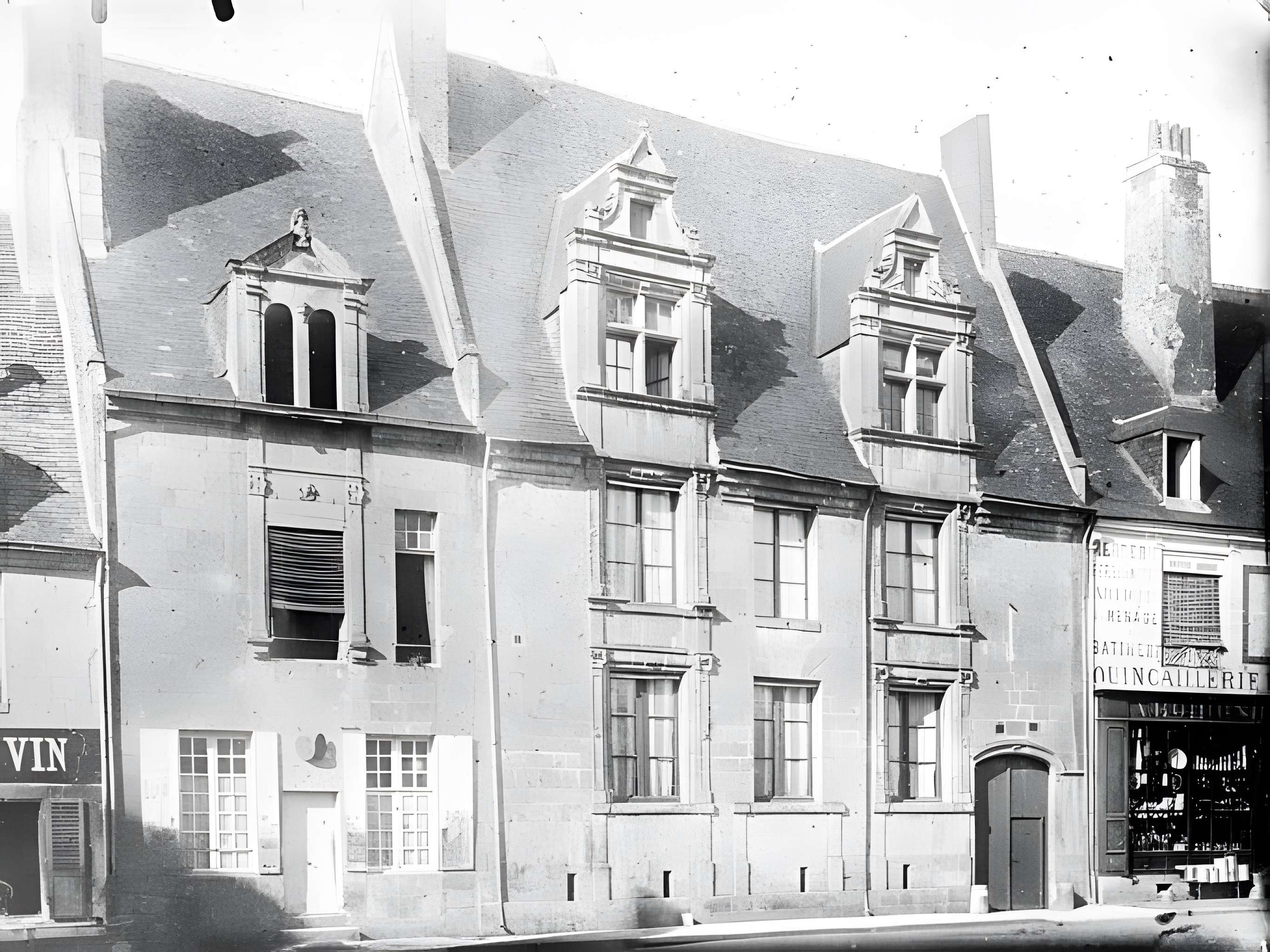 Maison du XVIe siècle 52 Place Georges-Clemenceau à Montoire-sur-le-Loir