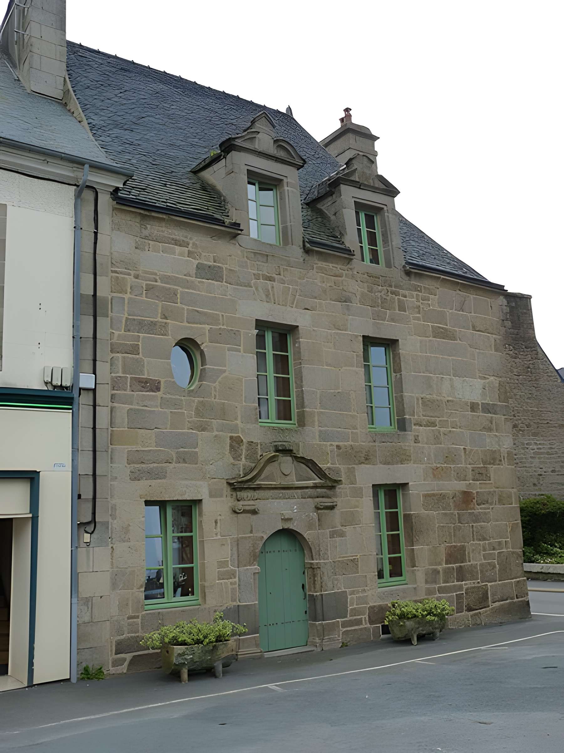 Maison du xviie siècle, 2 Place de l'Église à Plouaret