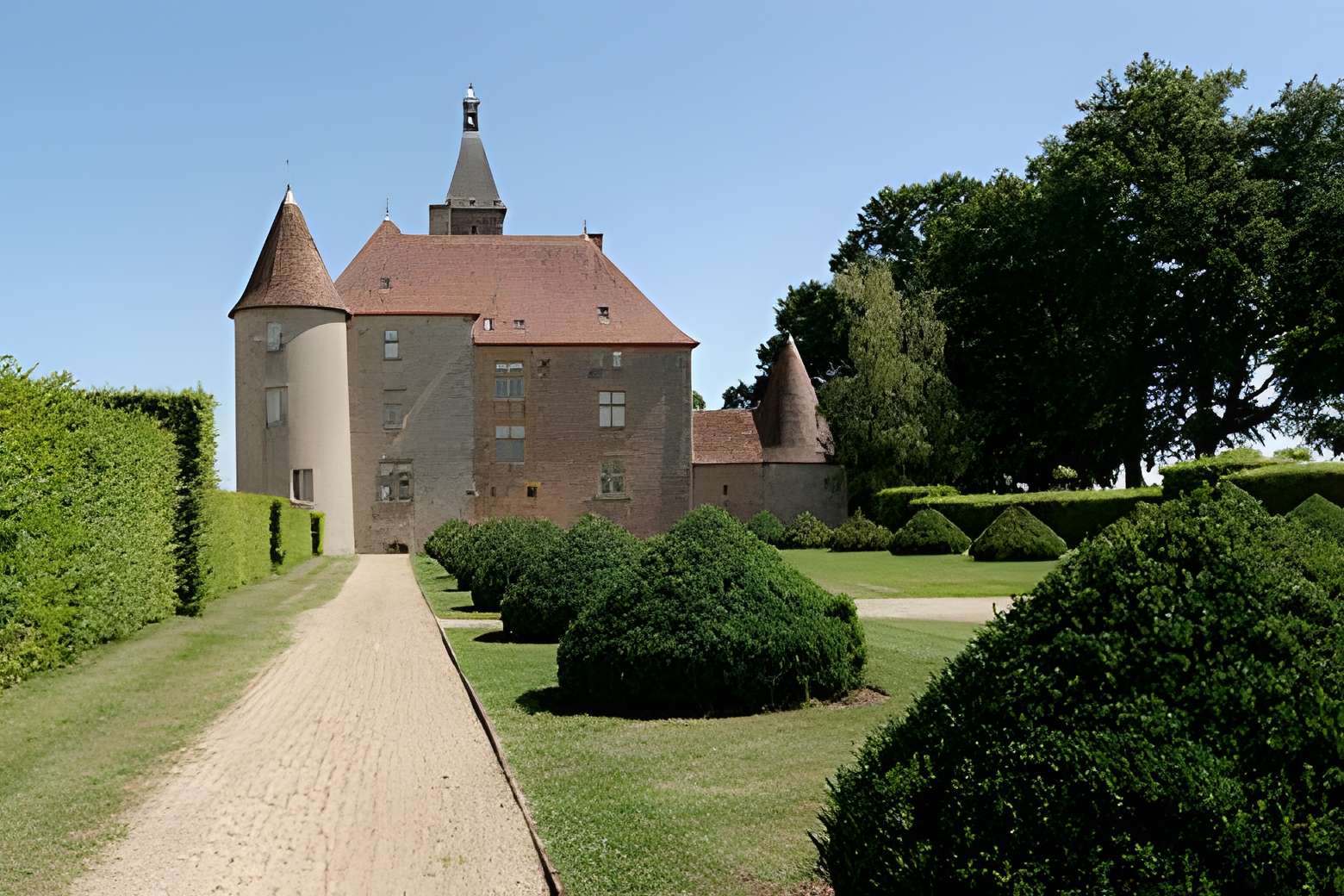 Château de Beauvoir à Saint-Pourçain-sur-Besbre 