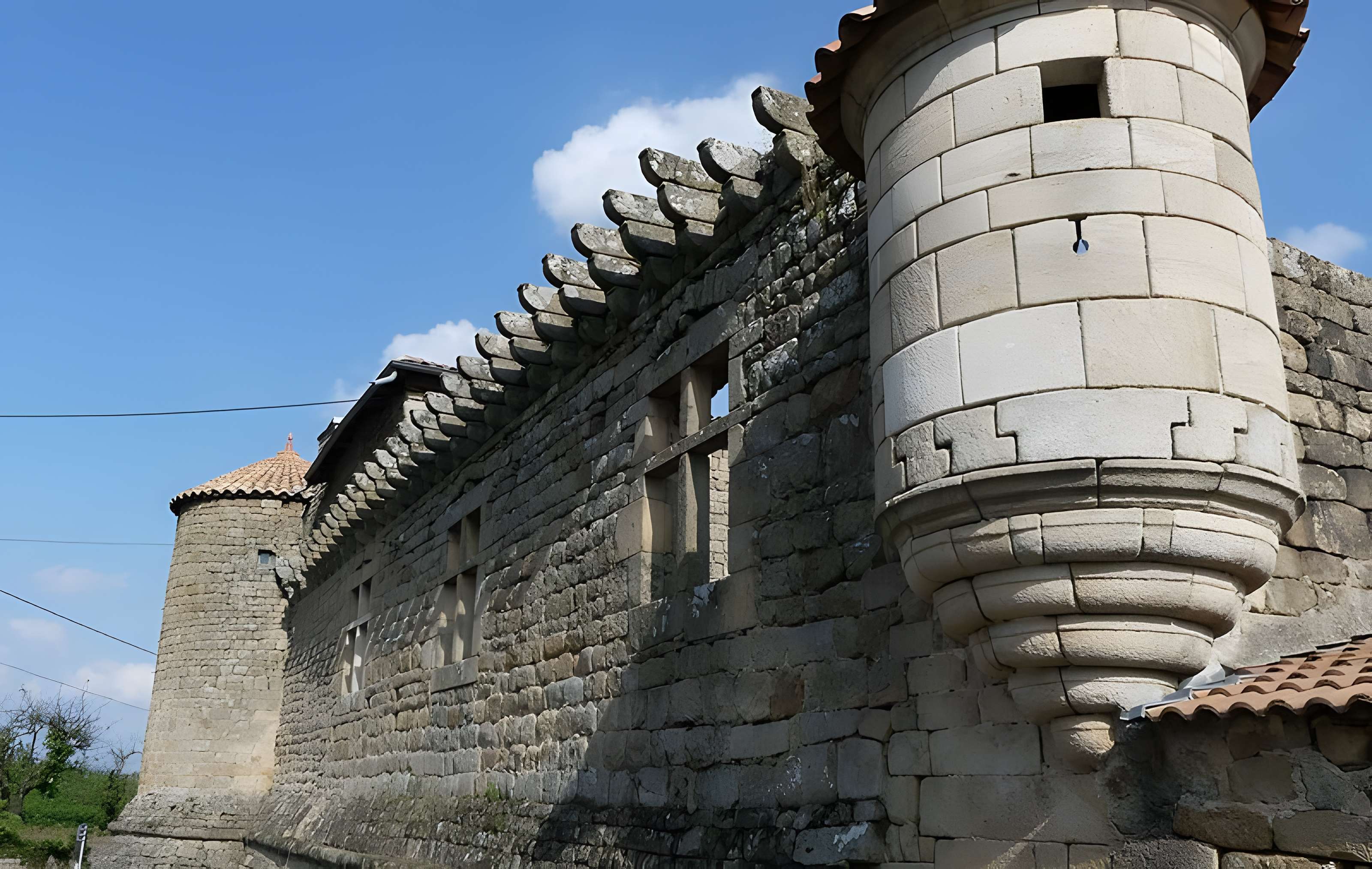 Maison forte du Ruissas à Colombier-le-Vieux