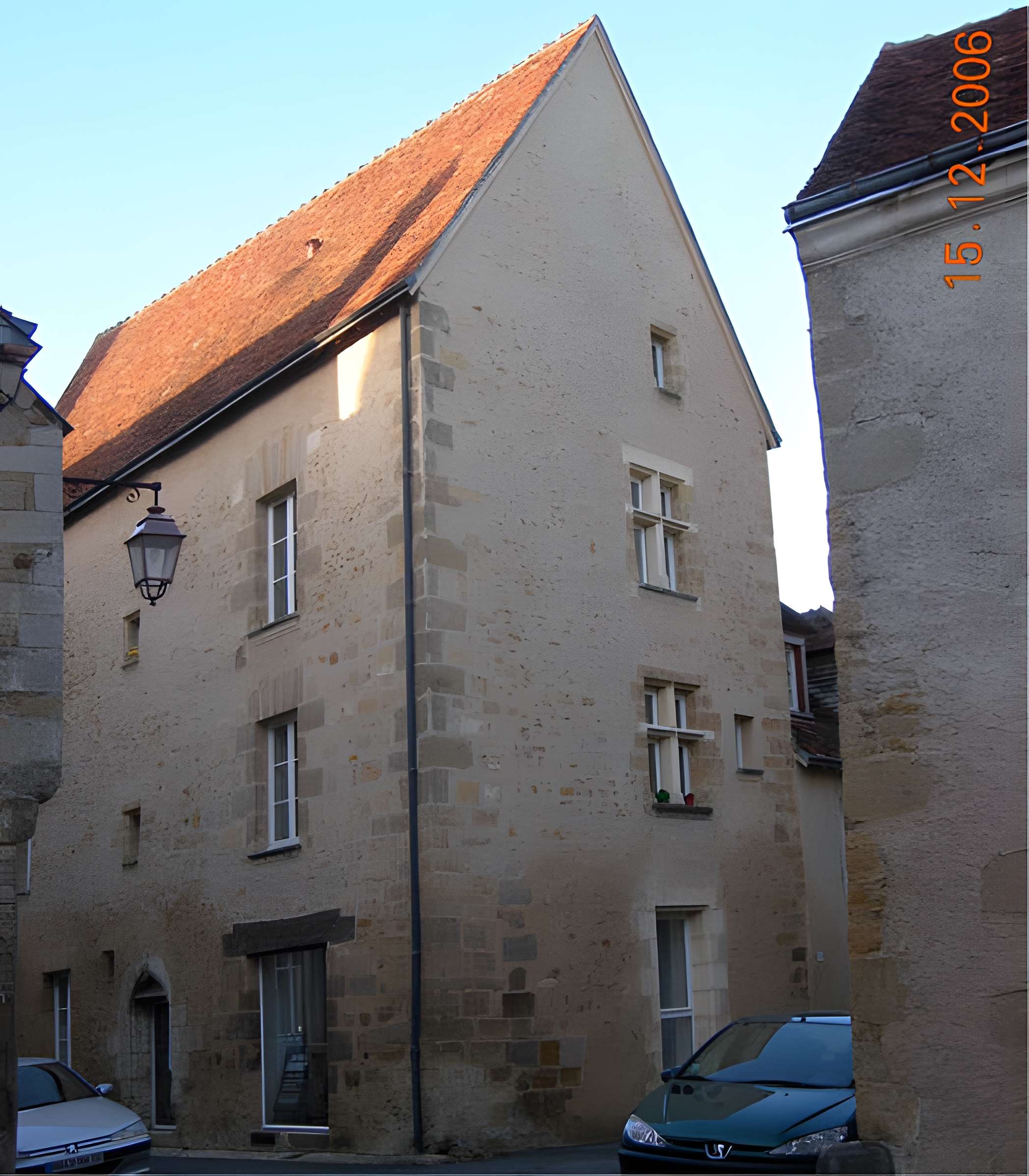 Maison Pointue, 30 Place du Marché à La Châtre