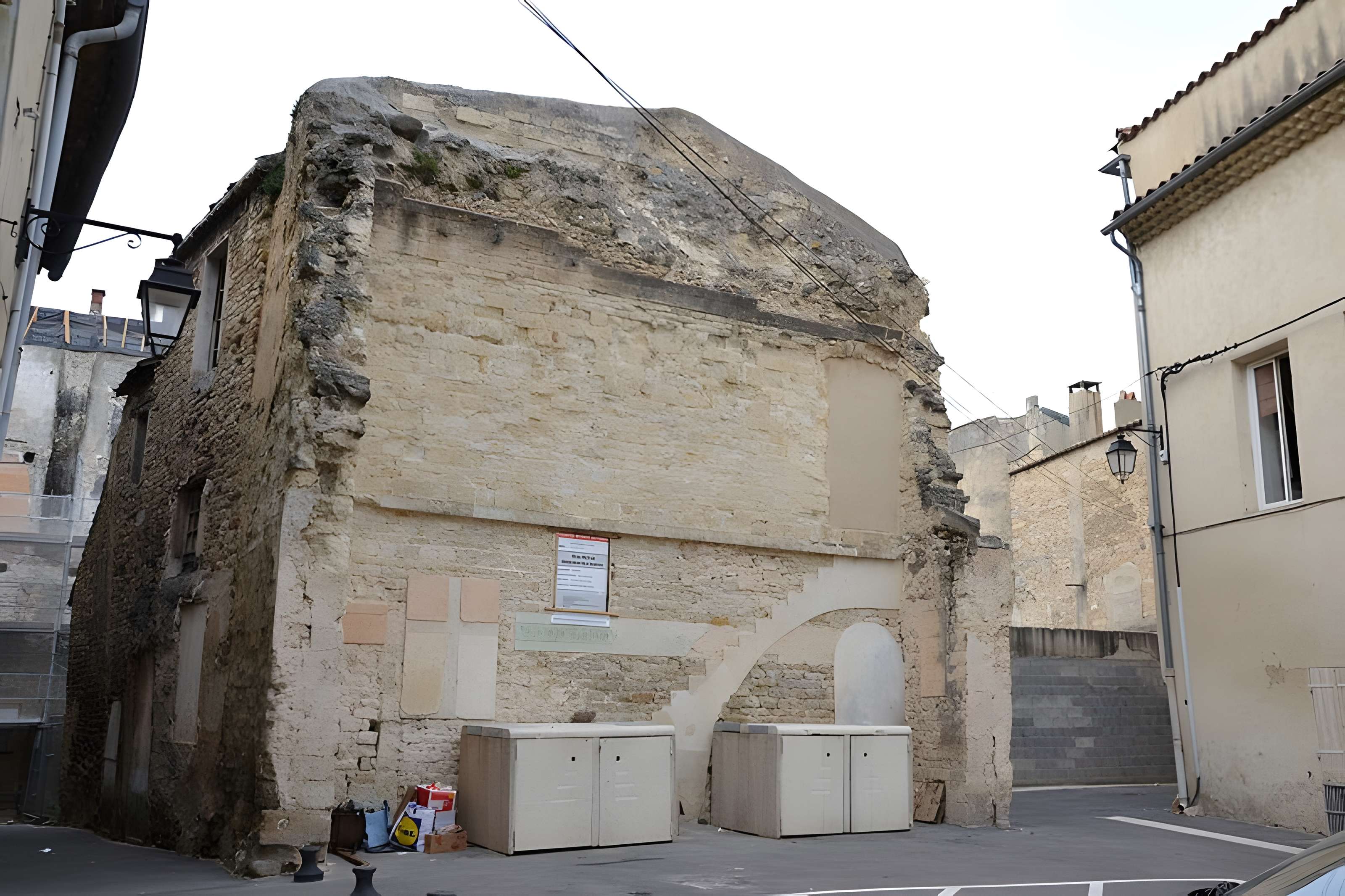 Maison romane Rue de l'Ancien-Hôtel-de-Ville à Orange 